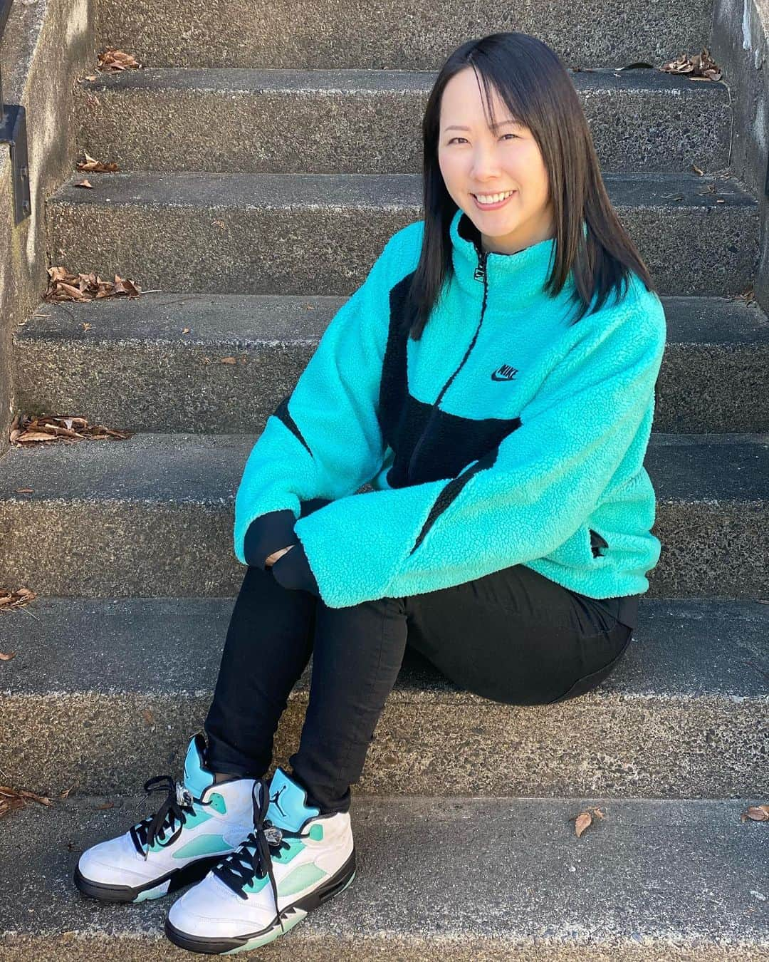 森彩奈江さんのインスタグラム写真 - (森彩奈江Instagram)「今回のmita sneakersさんのデジタルドレスコードは『このタイミングでみんなにオススメしたい NIKE SPORTSWEAR もしくは JORDAN BRAND のバスケットシューズ』です😌🏀﻿ ﻿ 私が選んだのはNIKE AIR JORDAN 5 ISLAND GREEN🏄‍♀️🏝﻿ ﻿ ﻿ ミントグリーンとブラックの組み合わせが最高です！！﻿ ﻿ ﻿ PLUMはハーフUPになるので中敷き重ねます😅﻿ ﻿ ﻿ #mitasneakers #ms_ddc_20200207 #スニーカー好きな人と繋がりたい #スニーカー好き #スニーカー　#NIKE #ナイキ　#ミタスニ　#ミタスニーカーズ　#デジタルドレスコード　#エアジョーダン5 #爽やかな　#色合い　#一目惚れ　#履き心地も良い」2月6日 13時49分 - sanaemori_jpba429