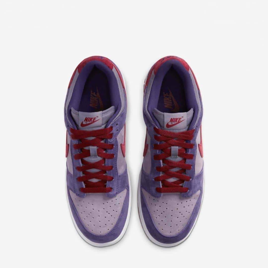 UNITED ARROWS & SONSさんのインスタグラム写真 - (UNITED ARROWS & SONSInstagram)「【 Info 】﻿ < NIKE DUNK LOW "PLUM" >﻿ 明日2/7(金)に発売致します。﻿ ﻿ 販売方法は下記をご覧ください。﻿ ◆‪2/7(金) am10:20～am10‬:30の間にユナイテッド アローズ原宿本店へお集まりいただいたお客様を対象に、﻿ ①ユナイテッドアローズグループの﻿ 「ご本人様ご登録済みのハウスカードのご提示」または「ご本人様ご登録済みのハウスカードアプリのご提示」﻿ ② ①と併せて、ご本人様確認書類（免許証・パスポート・学生証・保険証・住基カード・マイナンバーカード いずれか）をご提示の上、ご案内順を決める抽選を実施致します。﻿ ※在留カードは受付不可となります。﻿ ※抽選当日のハウスカード作成及び入会は不可となります。﻿ ◆抽選完了次第、番号順に再度整列いただき、順次ご案内を開始致します。﻿ 再整列時ご不在の場合は最後尾でのご案内となります。﻿ ◆ご案内前またはお会計時に再度ご本人確認を実施させていただく場合がございます。﻿ ご本人様確認の際に、﻿ ①ハウスカードのご登録情報﻿ ②ご本人確認書類の情報﻿ が異なる場合はご案内・ご購入をお断りさせていただきます。﻿ ◆お1人様につき1点ずつご購入いただけます。﻿ ◆数に限りがあるため、抽選にご参加頂いてもご購入頂けない可能性が御座います。﻿ ◆お会計はお1人につき1回のみ、複数名おまとめでのお会計はお断り致します。﻿ ◆ご本人様以外のクレジットカード及びパスポート、ハウスカードの利用は、お断り致します。﻿ ◆店内外での金銭受け渡しは他のお客様へのご迷惑となりますため、ご遠慮願います。 ﻿ ﻿ ※展開サイズ﻿ 26、26.5、27、27.5、28、28.5、29㎝﻿ ﻿ #unitedarrowsandsons﻿ #unitedarrows #harajuku﻿ #nike #nikedunklow」2月6日 14時51分 - unitedarrowsandsons