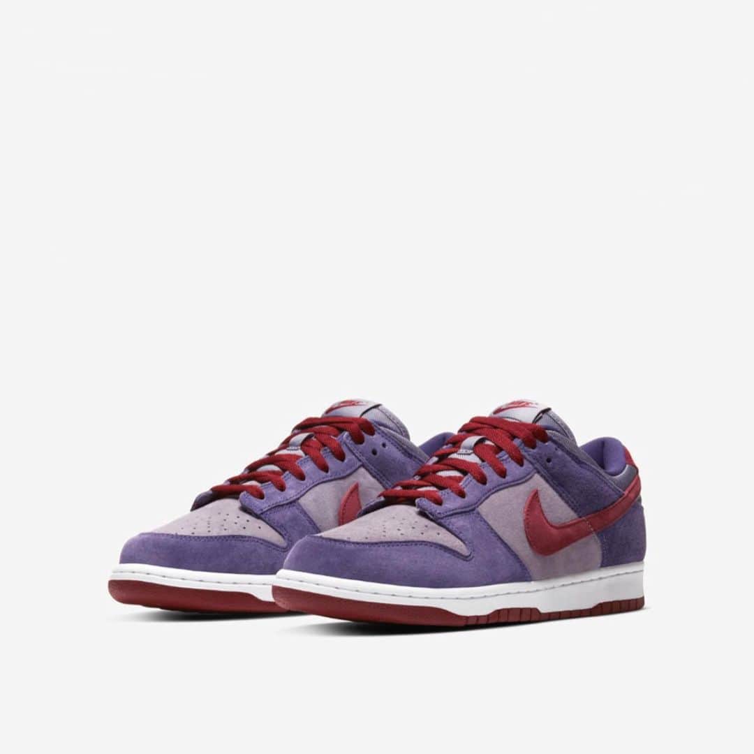 UNITED ARROWS & SONSさんのインスタグラム写真 - (UNITED ARROWS & SONSInstagram)「【 Info 】﻿ < NIKE DUNK LOW "PLUM" >﻿ 明日2/7(金)に発売致します。﻿ ﻿ 販売方法は下記をご覧ください。﻿ ◆‪2/7(金) am10:20～am10‬:30の間にユナイテッド アローズ原宿本店へお集まりいただいたお客様を対象に、﻿ ①ユナイテッドアローズグループの﻿ 「ご本人様ご登録済みのハウスカードのご提示」または「ご本人様ご登録済みのハウスカードアプリのご提示」﻿ ② ①と併せて、ご本人様確認書類（免許証・パスポート・学生証・保険証・住基カード・マイナンバーカード いずれか）をご提示の上、ご案内順を決める抽選を実施致します。﻿ ※在留カードは受付不可となります。﻿ ※抽選当日のハウスカード作成及び入会は不可となります。﻿ ◆抽選完了次第、番号順に再度整列いただき、順次ご案内を開始致します。﻿ 再整列時ご不在の場合は最後尾でのご案内となります。﻿ ◆ご案内前またはお会計時に再度ご本人確認を実施させていただく場合がございます。﻿ ご本人様確認の際に、﻿ ①ハウスカードのご登録情報﻿ ②ご本人確認書類の情報﻿ が異なる場合はご案内・ご購入をお断りさせていただきます。﻿ ◆お1人様につき1点ずつご購入いただけます。﻿ ◆数に限りがあるため、抽選にご参加頂いてもご購入頂けない可能性が御座います。﻿ ◆お会計はお1人につき1回のみ、複数名おまとめでのお会計はお断り致します。﻿ ◆ご本人様以外のクレジットカード及びパスポート、ハウスカードの利用は、お断り致します。﻿ ◆店内外での金銭受け渡しは他のお客様へのご迷惑となりますため、ご遠慮願います。 ﻿ ﻿ ※展開サイズ﻿ 26、26.5、27、27.5、28、28.5、29㎝﻿ ﻿ #unitedarrowsandsons﻿ #unitedarrows #harajuku﻿ #nike #nikedunklow」2月6日 14時51分 - unitedarrowsandsons