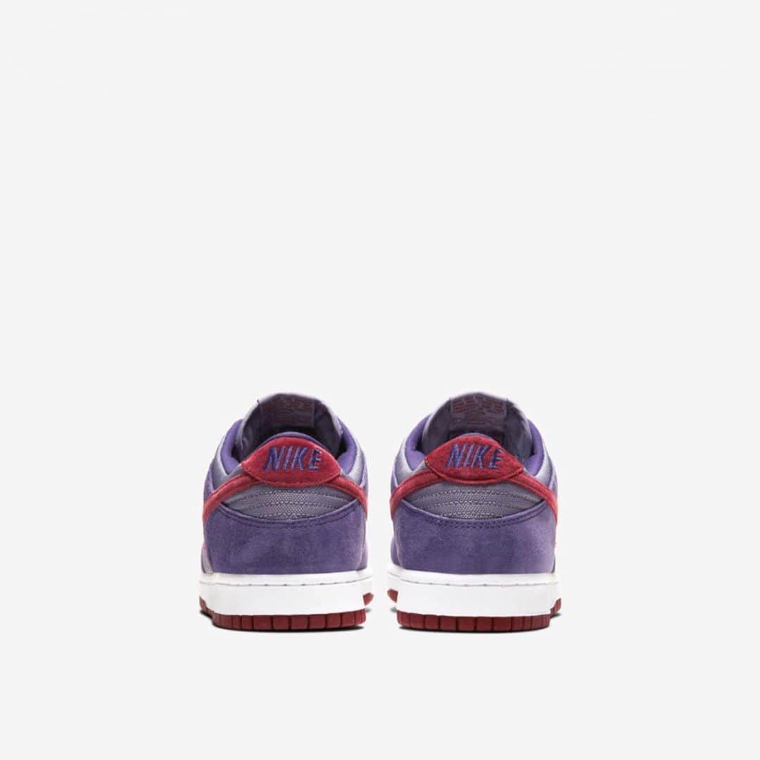 UNITED ARROWS & SONSさんのインスタグラム写真 - (UNITED ARROWS & SONSInstagram)「【 Info 】﻿ < NIKE DUNK LOW "PLUM" >﻿ 明日2/7(金)に発売致します。﻿ ﻿ 販売方法は下記をご覧ください。﻿ ◆‪2/7(金) am10:20～am10‬:30の間にユナイテッド アローズ原宿本店へお集まりいただいたお客様を対象に、﻿ ①ユナイテッドアローズグループの﻿ 「ご本人様ご登録済みのハウスカードのご提示」または「ご本人様ご登録済みのハウスカードアプリのご提示」﻿ ② ①と併せて、ご本人様確認書類（免許証・パスポート・学生証・保険証・住基カード・マイナンバーカード いずれか）をご提示の上、ご案内順を決める抽選を実施致します。﻿ ※在留カードは受付不可となります。﻿ ※抽選当日のハウスカード作成及び入会は不可となります。﻿ ◆抽選完了次第、番号順に再度整列いただき、順次ご案内を開始致します。﻿ 再整列時ご不在の場合は最後尾でのご案内となります。﻿ ◆ご案内前またはお会計時に再度ご本人確認を実施させていただく場合がございます。﻿ ご本人様確認の際に、﻿ ①ハウスカードのご登録情報﻿ ②ご本人確認書類の情報﻿ が異なる場合はご案内・ご購入をお断りさせていただきます。﻿ ◆お1人様につき1点ずつご購入いただけます。﻿ ◆数に限りがあるため、抽選にご参加頂いてもご購入頂けない可能性が御座います。﻿ ◆お会計はお1人につき1回のみ、複数名おまとめでのお会計はお断り致します。﻿ ◆ご本人様以外のクレジットカード及びパスポート、ハウスカードの利用は、お断り致します。﻿ ◆店内外での金銭受け渡しは他のお客様へのご迷惑となりますため、ご遠慮願います。 ﻿ ﻿ ※展開サイズ﻿ 26、26.5、27、27.5、28、28.5、29㎝﻿ ﻿ #unitedarrowsandsons﻿ #unitedarrows #harajuku﻿ #nike #nikedunklow」2月6日 14時51分 - unitedarrowsandsons