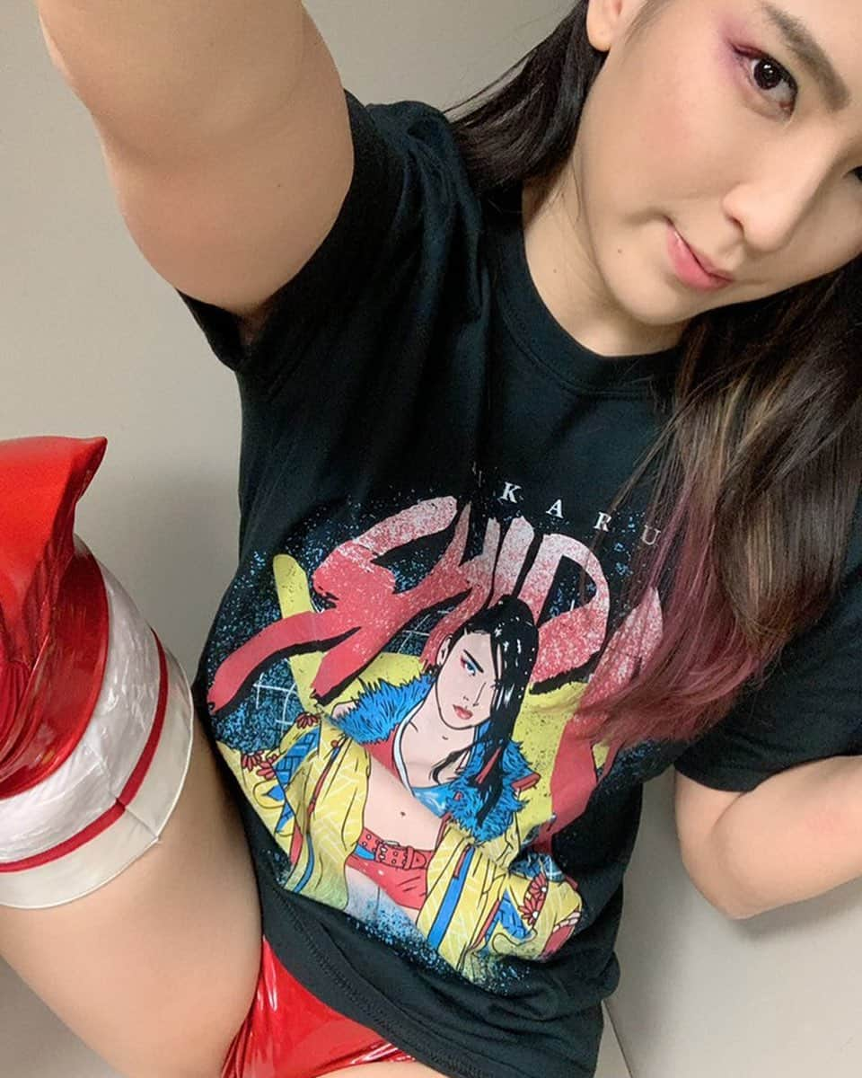 志田光さんのインスタグラム写真 - (志田光Instagram)「Thank you tonight, Huntsville!!! Just wait for #AEWDark! World😜 I finally got my new T-shirt and love it!! #aew #aewontnt #prowrestling #prowrestler #tshirt #getit #thankyou #huntsville #hikarushida」2月6日 14時51分 - shidahikaru