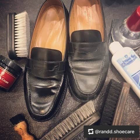 m.mowbrayさんのインスタグラム写真 - (m.mowbrayInstagram)「#Repost @randd.shoecare ------ 週末のイベントお知らせ  グリーンレーベルリラクシングの各店で通常磨き、2000円のところ今回のイベントではワンコインの500円でプロの靴磨きを体験頂けます。  シャインコースの所要時間は一回30分で当社のＭ・モゥブレィプレステージのトラディショナルワックスを使った鏡面磨きを行います。  日程  2/7(金)17時〜20時  2/8(土)11時〜18時  2/9(日) 11時〜18時 　途中休憩あり。 開催店舗  自由が丘店・有楽町店・吉祥寺店・難波店  #greenlabelrelaxing#グリーンレーベルリラクシング #GLR #shoeshine #jalansriwijaya #ジャランスリウァヤ　#靴磨き」2月6日 14時43分 - m.mowbray