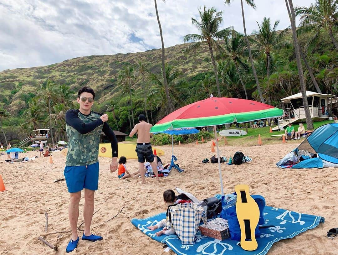 イ・ヒョニさんのインスタグラム写真 - (イ・ヒョニInstagram)「🌴Aloha! 오늘은 하나우마베이에 갔어요~ 매번 하와이 올 때마다 하나우마베이에 갔었지만 이번이 정말! 진짜! 최고! 대박! 제~~~일 힘들었어요.... ㅎㅎ하하하ㅏ하핳ㅎㅎ하하하하🤪 그렇지만 그만큼 기억에 오래 남을 듯🤣 행복합니다 진심이에요 #하와이 #가족엠티 #극기훈련 #hawaii #hanaumabay」2月6日 15時11分 - lee.hyunyi