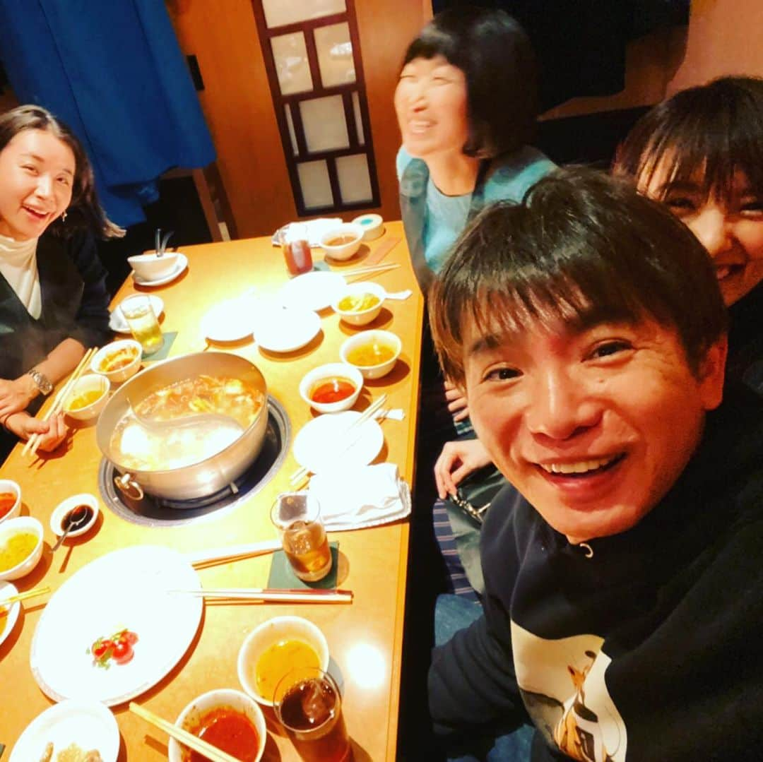 山本圭壱さんのインスタグラム写真 - (山本圭壱Instagram)「こんなお食事会でした。 山ちゃんとサリナちゃんとぐっちょんとアッキーナとカワムー。 めちゃイケの話しあり結婚の話しありYouTubeの話しありなんでもありでした。 #山本圭壱 #サリナ #はまぐちまさる  #アッキーナ #川村エミコ」2月6日 15時21分 - yamamogt