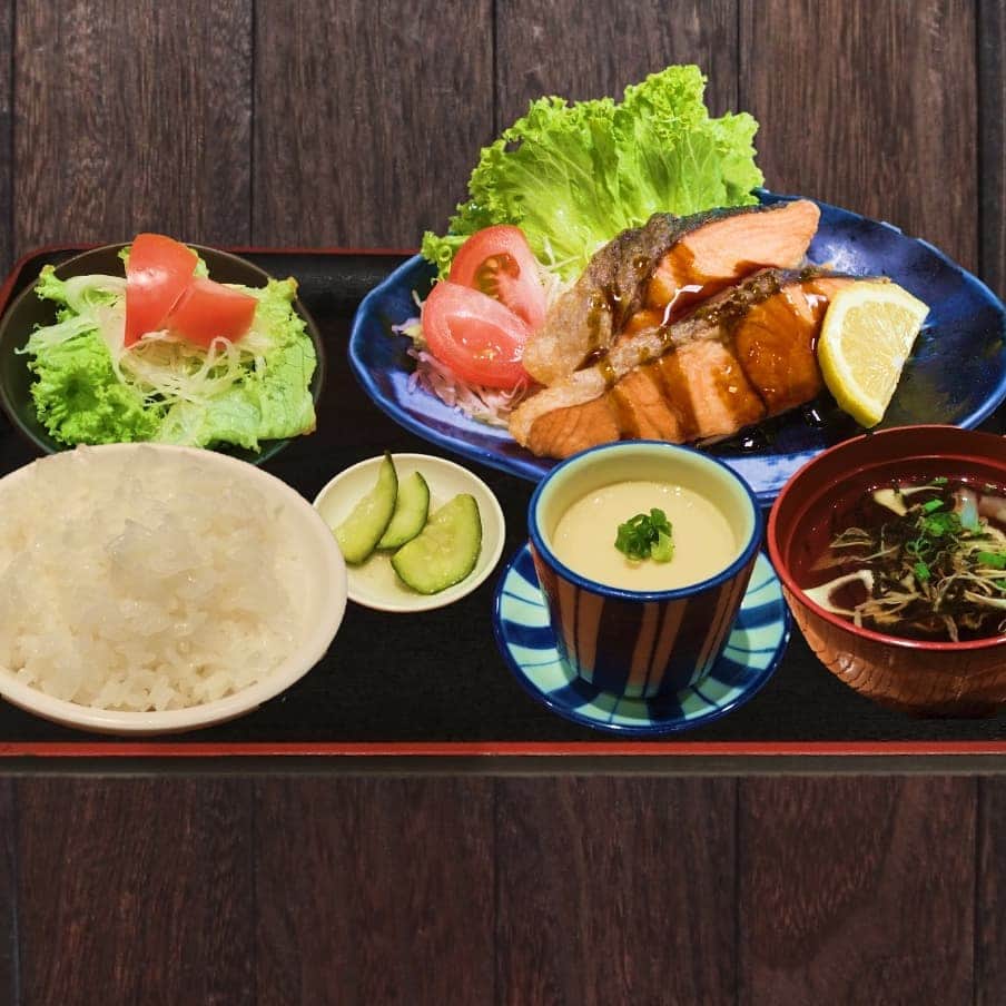 Japan Food Townさんのインスタグラム写真 - (Japan Food TownInstagram)「Great news from "Sabar" in Japan Food Town! New Lunch Set Menus are available at "Sabar" NOW!  Many of our fans loves the dishes at "Sabar" that the specialist of Saba Fish. You can enjoy varieties of Lunch Set Menu during weekdays and weekends too (11:30AM until 15:00PM) - Grilled Toro-Saba (Whole) : $25 - Toro-Saba Mentaimayo (Half Size) : $13.80 - 5 Kinds Sashimi Set : $15.80 - Sabar Kaisendon : $16.80 - Unagi Omelette : $15.80 - Teriyaki Karaage : $11.80 - Sabar Gozen Bento : $15.80 - Curry with Fish Cake : $13.80 - Teriyaki Salmon : $13.80 *The Price stated exclude prevailing GST and Service Charge. *Set include Rice, Soup, Salad, Chawanmushi, Pickles.  Which set lunch would you prefer to try first. Choose from varieties of Lunch Set and enjoy your lunch time during weekdays also the weekends!! Japan Food Town is located at 435 Orchard Road, Wisma Atria Unit 04-39/54. Sabar is located at Wisma Atria #04-50 in Japan Food Town.  Japan Food Town内の「サバー」より素敵な新ランチメニューのお知らせです！新しいランチセットメニューが種類も豊富にご利用頂けるようになりました！  鯖のプロ、ご存知「サバー」のランチセットメニューがリニューアル！種類も豊富でお値段もリーズナブル、ボリューム満点のランチセットメニューのご紹介です。こちらのランチセットメニューは平日、週末、祝祭日を問わず11:30AM〜15:00PMのランチタイムにご利用頂けます。  その気になるセット内容は： - トロ鯖塩焼きセット（一匹） : $25 - トロ鯖明太マヨセット（半身） : $13.80 - 5種類の刺身セット : $15.80 - サバー海鮮丼: $16.80 - うなぎオムレツ: $15.80 - 照り焼き唐揚げ : $11.80 - サバー御膳弁当 : $15.80 - カレーとフィッシュケーキ : $13.80 - 照り焼きサーモン : $13.80 ＊表示価格の他にGST、サービス料がかかります。 ＊セットにはご飯、スープ、サラダ、茶碗蒸し、漬物が付いています。  どれを始めに食べるか迷ってしまいますね！みなさんはどの絵アンチセットを一番最初に召し上がりますか？ お仕事途中の平日のランチにも週末のお買い物の合間のランチにも是非お好みのセットランチをお召し上がり下さい！  Japan Food Townは435 Orchard Road, Wisma Atria Unit 04-39/54にあります。 サバーはJapan Food Town内、Wisma Atria #04-50にあります。  #sabar #saba #torosaba #sushi #promotion #sabaday #japanfoodtown #japanesefood #eatoutsg #sgeat #foodloversg #sgfoodporn #sgfoodsteps 　#instafoodsg #japanesefoodsg #foodsg #orchard #sgfood #japan #goodeats #foodstagram 　#wismaatria #singapore #instafood #lunchset #valentinesday」2月6日 15時33分 - japanfoodtown