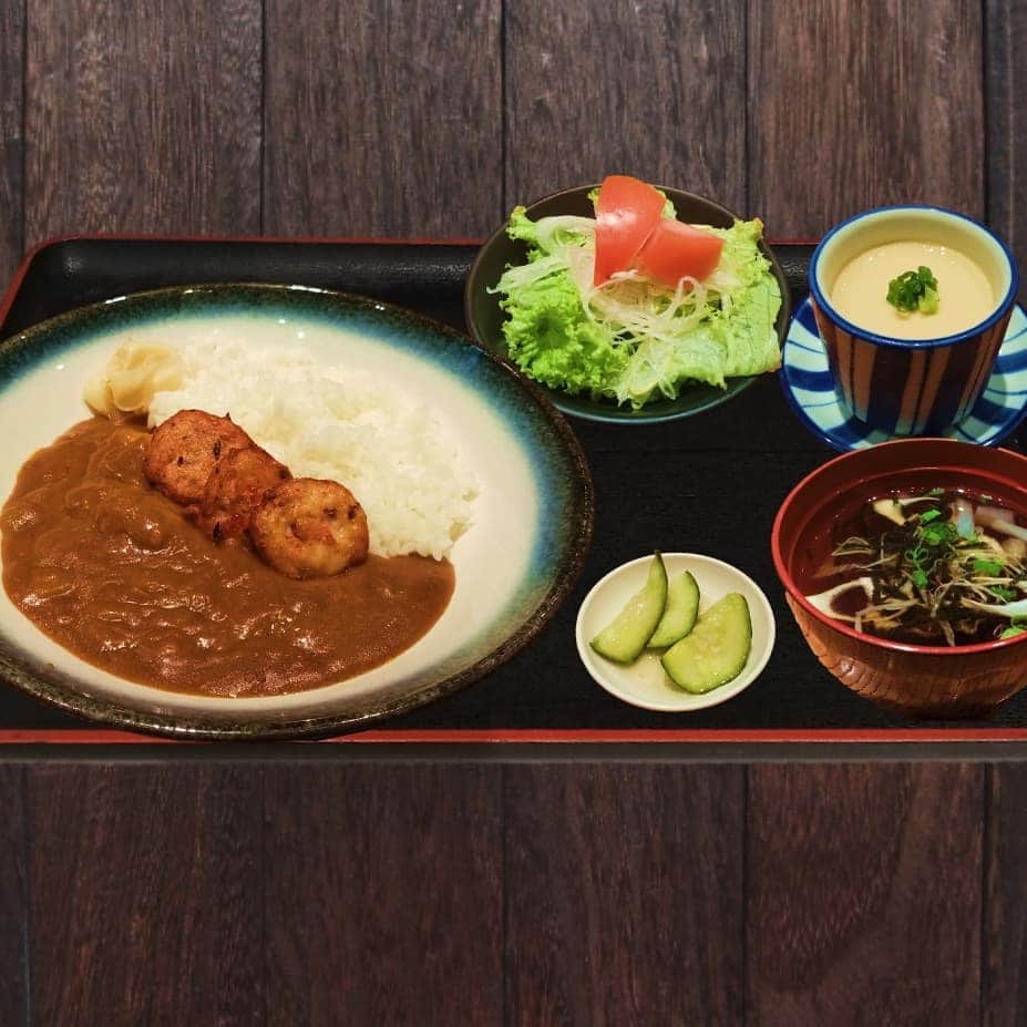 Japan Food Townさんのインスタグラム写真 - (Japan Food TownInstagram)「Great news from "Sabar" in Japan Food Town! New Lunch Set Menus are available at "Sabar" NOW!  Many of our fans loves the dishes at "Sabar" that the specialist of Saba Fish. You can enjoy varieties of Lunch Set Menu during weekdays and weekends too (11:30AM until 15:00PM) - Grilled Toro-Saba (Whole) : $25 - Toro-Saba Mentaimayo (Half Size) : $13.80 - 5 Kinds Sashimi Set : $15.80 - Sabar Kaisendon : $16.80 - Unagi Omelette : $15.80 - Teriyaki Karaage : $11.80 - Sabar Gozen Bento : $15.80 - Curry with Fish Cake : $13.80 - Teriyaki Salmon : $13.80 *The Price stated exclude prevailing GST and Service Charge. *Set include Rice, Soup, Salad, Chawanmushi, Pickles.  Which set lunch would you prefer to try first. Choose from varieties of Lunch Set and enjoy your lunch time during weekdays also the weekends!! Japan Food Town is located at 435 Orchard Road, Wisma Atria Unit 04-39/54. Sabar is located at Wisma Atria #04-50 in Japan Food Town.  Japan Food Town内の「サバー」より素敵な新ランチメニューのお知らせです！新しいランチセットメニューが種類も豊富にご利用頂けるようになりました！  鯖のプロ、ご存知「サバー」のランチセットメニューがリニューアル！種類も豊富でお値段もリーズナブル、ボリューム満点のランチセットメニューのご紹介です。こちらのランチセットメニューは平日、週末、祝祭日を問わず11:30AM〜15:00PMのランチタイムにご利用頂けます。  その気になるセット内容は： - トロ鯖塩焼きセット（一匹） : $25 - トロ鯖明太マヨセット（半身） : $13.80 - 5種類の刺身セット : $15.80 - サバー海鮮丼: $16.80 - うなぎオムレツ: $15.80 - 照り焼き唐揚げ : $11.80 - サバー御膳弁当 : $15.80 - カレーとフィッシュケーキ : $13.80 - 照り焼きサーモン : $13.80 ＊表示価格の他にGST、サービス料がかかります。 ＊セットにはご飯、スープ、サラダ、茶碗蒸し、漬物が付いています。  どれを始めに食べるか迷ってしまいますね！みなさんはどの絵アンチセットを一番最初に召し上がりますか？ お仕事途中の平日のランチにも週末のお買い物の合間のランチにも是非お好みのセットランチをお召し上がり下さい！  Japan Food Townは435 Orchard Road, Wisma Atria Unit 04-39/54にあります。 サバーはJapan Food Town内、Wisma Atria #04-50にあります。  #sabar #saba #torosaba #sushi #promotion #sabaday #japanfoodtown #japanesefood #eatoutsg #sgeat #foodloversg #sgfoodporn #sgfoodsteps 　#instafoodsg #japanesefoodsg #foodsg #orchard #sgfood #japan #goodeats #foodstagram 　#wismaatria #singapore #instafood #lunchset #valentinesday」2月6日 15時33分 - japanfoodtown