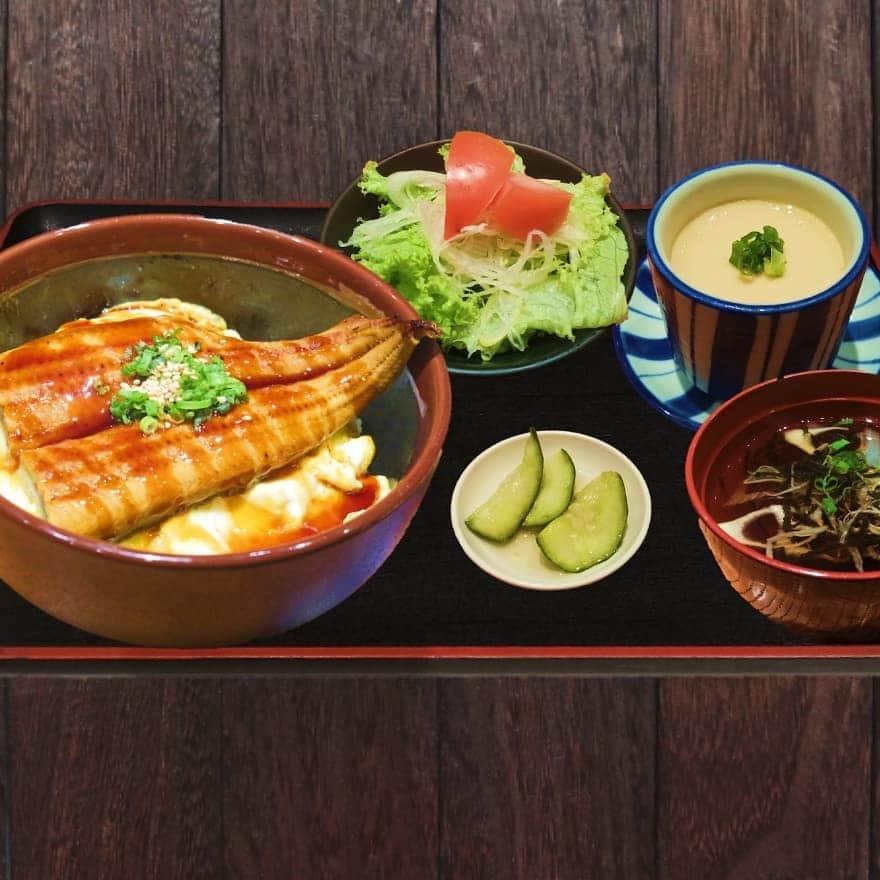 Japan Food Townのインスタグラム：「Great news from "Sabar" in Japan Food Town! New Lunch Set Menus are available at "Sabar" NOW!  Many of our fans loves the dishes at "Sabar" that the specialist of Saba Fish. You can enjoy varieties of Lunch Set Menu during weekdays and weekends too (11:30AM until 15:00PM) - Grilled Toro-Saba (Whole) : $25 - Toro-Saba Mentaimayo (Half Size) : $13.80 - 5 Kinds Sashimi Set : $15.80 - Sabar Kaisendon : $16.80 - Unagi Omelette : $15.80 - Teriyaki Karaage : $11.80 - Sabar Gozen Bento : $15.80 - Curry with Fish Cake : $13.80 - Teriyaki Salmon : $13.80 *The Price stated exclude prevailing GST and Service Charge. *Set include Rice, Soup, Salad, Chawanmushi, Pickles.  Which set lunch would you prefer to try first. Choose from varieties of Lunch Set and enjoy your lunch time during weekdays also the weekends!! Japan Food Town is located at 435 Orchard Road, Wisma Atria Unit 04-39/54. Sabar is located at Wisma Atria #04-50 in Japan Food Town.  Japan Food Town内の「サバー」より素敵な新ランチメニューのお知らせです！新しいランチセットメニューが種類も豊富にご利用頂けるようになりました！  鯖のプロ、ご存知「サバー」のランチセットメニューがリニューアル！種類も豊富でお値段もリーズナブル、ボリューム満点のランチセットメニューのご紹介です。こちらのランチセットメニューは平日、週末、祝祭日を問わず11:30AM〜15:00PMのランチタイムにご利用頂けます。  その気になるセット内容は： - トロ鯖塩焼きセット（一匹） : $25 - トロ鯖明太マヨセット（半身） : $13.80 - 5種類の刺身セット : $15.80 - サバー海鮮丼: $16.80 - うなぎオムレツ: $15.80 - 照り焼き唐揚げ : $11.80 - サバー御膳弁当 : $15.80 - カレーとフィッシュケーキ : $13.80 - 照り焼きサーモン : $13.80 ＊表示価格の他にGST、サービス料がかかります。 ＊セットにはご飯、スープ、サラダ、茶碗蒸し、漬物が付いています。  どれを始めに食べるか迷ってしまいますね！みなさんはどの絵アンチセットを一番最初に召し上がりますか？ お仕事途中の平日のランチにも週末のお買い物の合間のランチにも是非お好みのセットランチをお召し上がり下さい！  Japan Food Townは435 Orchard Road, Wisma Atria Unit 04-39/54にあります。 サバーはJapan Food Town内、Wisma Atria #04-50にあります。  #sabar #saba #torosaba #sushi #promotion #sabaday #japanfoodtown #japanesefood #eatoutsg #sgeat #foodloversg #sgfoodporn #sgfoodsteps 　#instafoodsg #japanesefoodsg #foodsg #orchard #sgfood #japan #goodeats #foodstagram 　#wismaatria #singapore #instafood #lunchset #valentinesday」