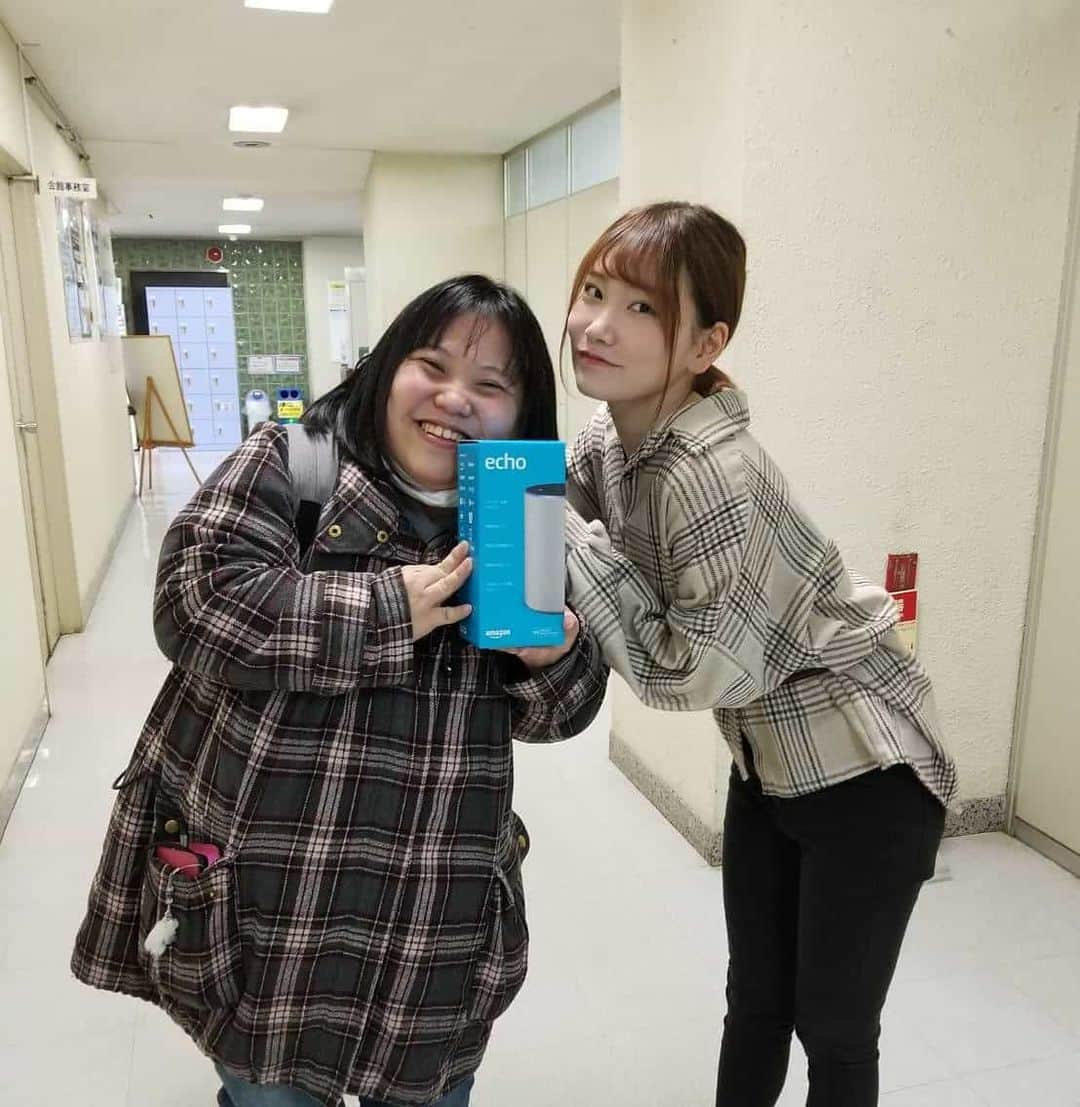 信江勇のインスタグラム：「Amazon echoもらったーー(≧▽≦) ヤバイ!テンションめっちゃ上がる(☆▽☆) この間まで舞台でご一緒していた#モンキーチョップ の塚原さんがくれました(人*´∀｀)｡*ﾟ+  塚原さんがトップの写真でなく、ちおちゃんがトップなのがおみそですね（笑）  でもマジテンション上がりすぎて、色々設定したくなる今日この頃だね✧◝(⁰▿⁰)◜✧」