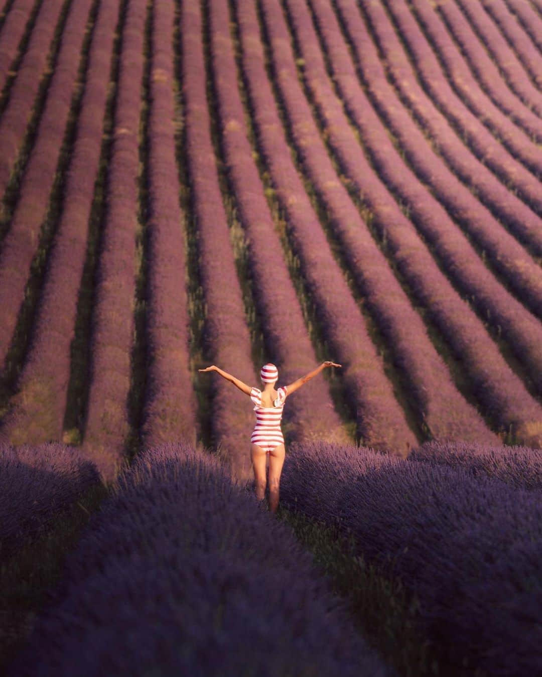 Simone Bramanteのインスタグラム：「{ Lido } • Like diving in a sea of Italian Surrealism. Always interested to meet talents in Arts, like @gabrielerizzi_gr Art Director of @nuart_events with whom I shared a vision, here, immersed in miles of lavender.」