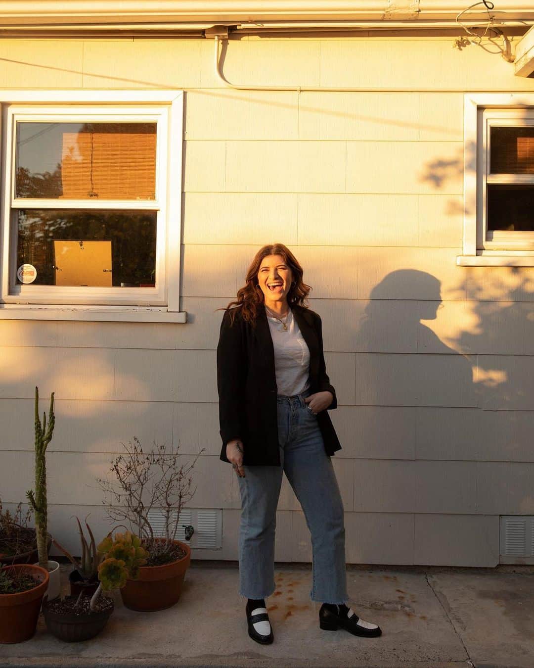 ベスト・コーストのインスタグラム：「I spoke to @mehpatrol for the @nytimes about my road to sobriety and Always Tomorrow over Color Me Mine in the suburbs. I spent a lot of my life lying to myself (and the world) about being ok and I’m really happy I finally figured it out. Thank you Caryn for telling this story with such eloquence and respect 💞 ⁣ ⁣ Photos @jessierocks  HMU @taylerberezmakeup」