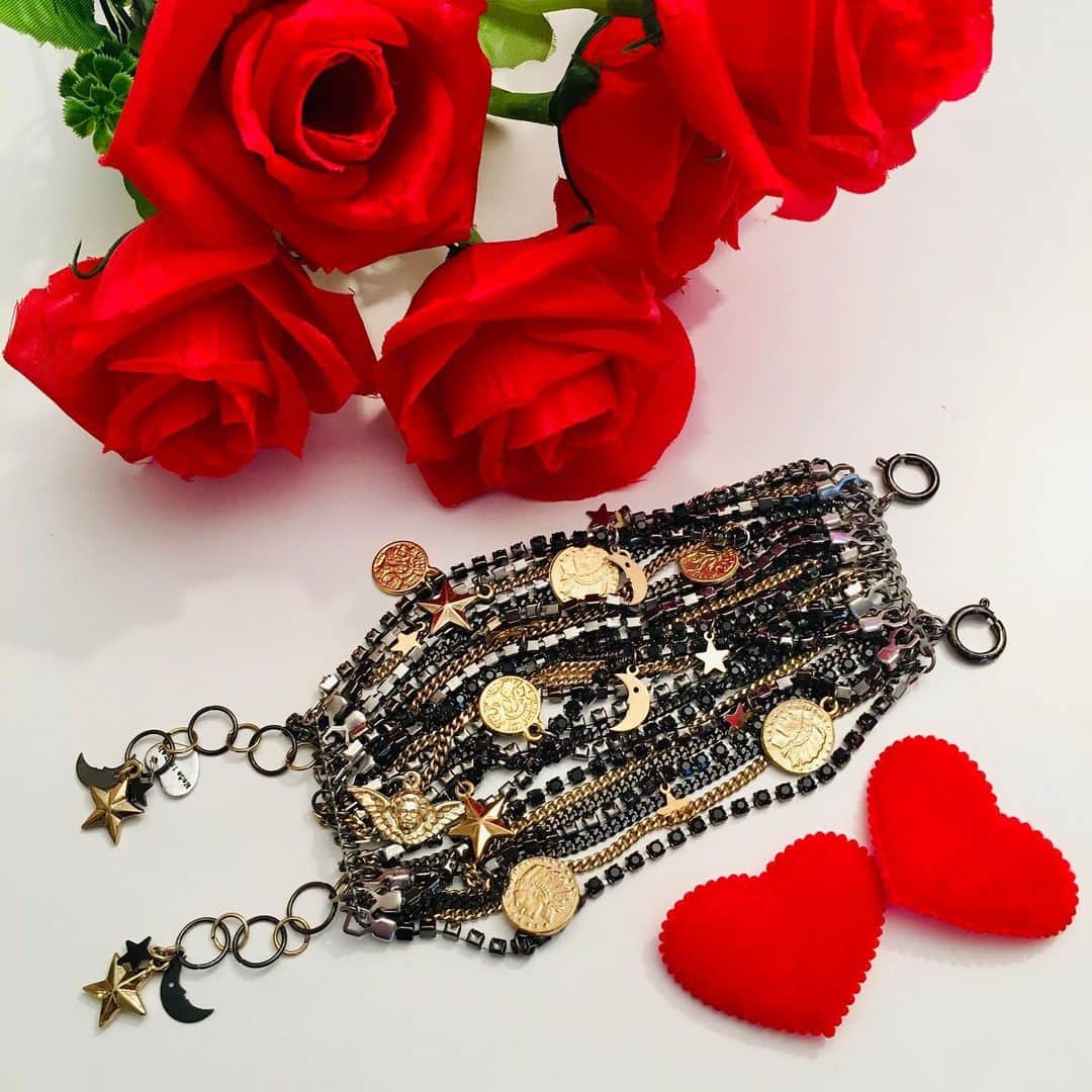メイデンアートのインスタグラム：「The Bracelet of Desires♥️ . #statementbracelet #statemenrjewelry #black」