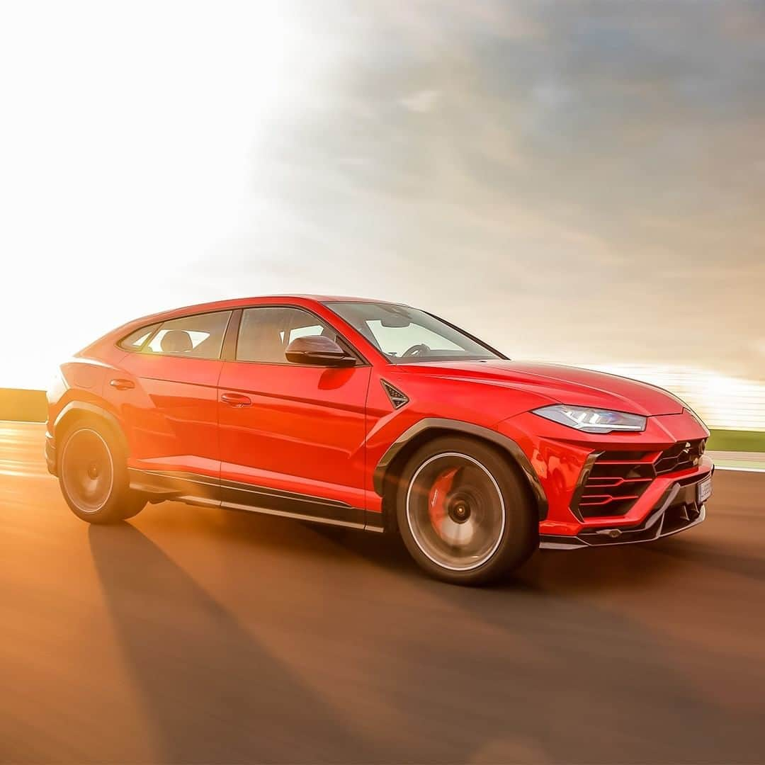 ランボルギーニさんのインスタグラム写真 - (ランボルギーニInstagram)「Lamborghini Urus wins import ranking in the category Large SUV/Off-road vehicles at @automotorundsport’s “Best Cars 2020“. With nearly 103,000 participants from 13 car magazines throughout Europe and China, the award is highly considered within the industry and car enthusiasts. Automobili Lamborghini Chairman and CEO, Stefano Domenicali, receives the award in Stuttgart.  #Lamborghini #Urus #SinceWeMadeItPossible」2月7日 2時00分 - lamborghini