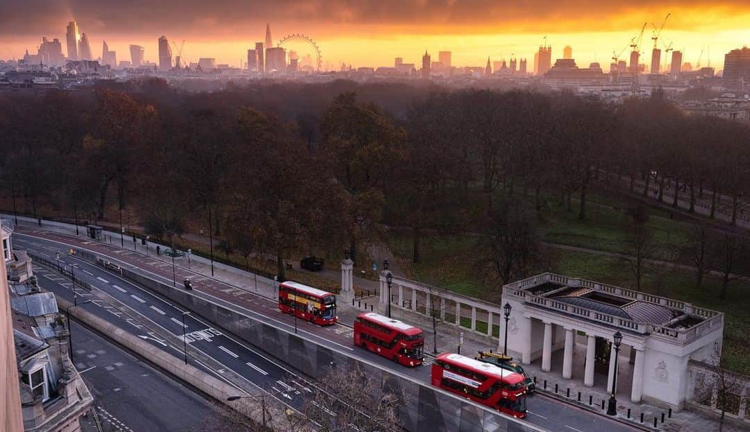 National Geographic Travelさんのインスタグラム写真 - (National Geographic TravelInstagram)「Photos by Charlie Hamilton James @chamiltonjames // Sponsored by @InterContinental // There’s no doubt London is a busy, sometimes chaotic, city. What’s interesting about it, though, is that it holds secrets and gems. Just take a left or a right down a street you’ve never heard of and you may discover something you never knew existed, like the colorful waterways of Little Venice or the Graffiti Tunnel in the vaults below Waterloo Station—a street photographer’s dream location. Or take a walk through one of the city’s numerous parks, where the sound of traffic dies away, and find yourself watching deer or feeding the swans. London is so green that it’s been named the world’s first National Park City. I spent a week photographing London in December. It was the first time I'd ever really turned a camera on the city I used to call home, and I explored it with a new direction to look beyond its icons in the hopes of finding some new ones. My advice: Next time you’re in London, take a wrong turn and see where you end up. // With every journey you take, enhance your stay with @InterContinental Hotels & Resorts for an unforgettable experience. #InterContinentalLife」2月7日 2時10分 - natgeotravel