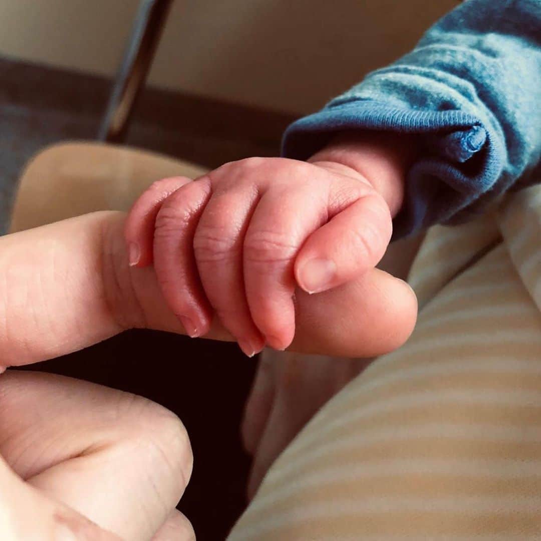 のインスタグラム：「19.01.2020 👶🏼 M ❤️ #wiederpapasodersohn 🎂🎉」