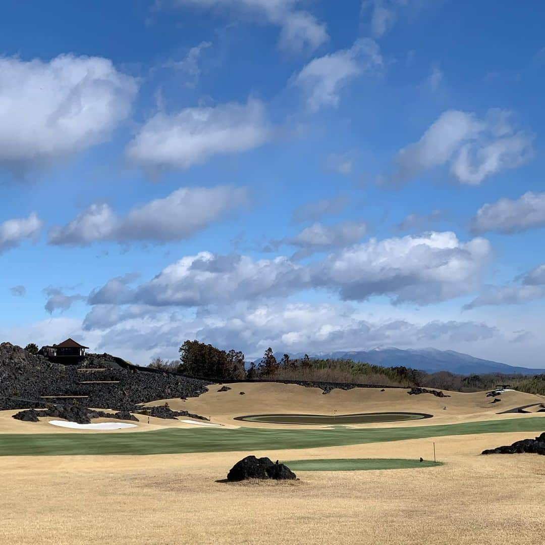 山本隆弘さんのインスタグラム写真 - (山本隆弘Instagram)「最高のゴルフ場🏌️‍♂️ ハート形のグリーンはNICEパー✌️ イルカホール🐬とクジラホール🐋は😭 強風にも手を焼いたけど良い季節にリベンジしたい😎」2月6日 17時45分 - yamamototakahiro5