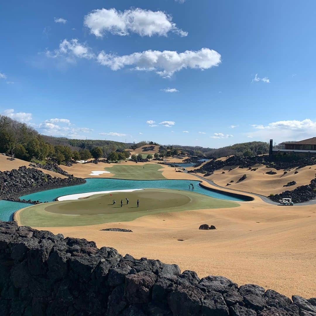 山本隆弘さんのインスタグラム写真 - (山本隆弘Instagram)「最高のゴルフ場🏌️‍♂️ ハート形のグリーンはNICEパー✌️ イルカホール🐬とクジラホール🐋は😭 強風にも手を焼いたけど良い季節にリベンジしたい😎」2月6日 17時45分 - yamamototakahiro5