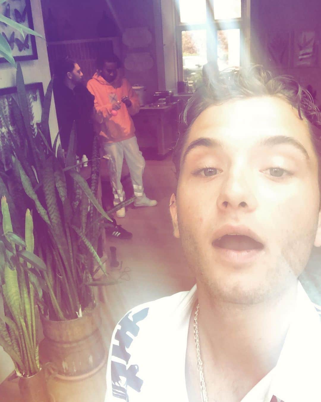 ラファティ・ロウのインスタグラム：「I’m feeeeling splendid today. Tip top. The beees knees. How are you feeling?!」