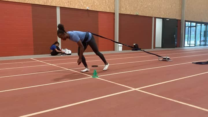 キャロル・ザヒのインスタグラム：「Silence ça pousse...💁🏾‍♀️🤫 _____________________________________ #Nike #NikeWoman #Trackandfield #Athletisme #Sprint #Training #ArméeDeChampion」