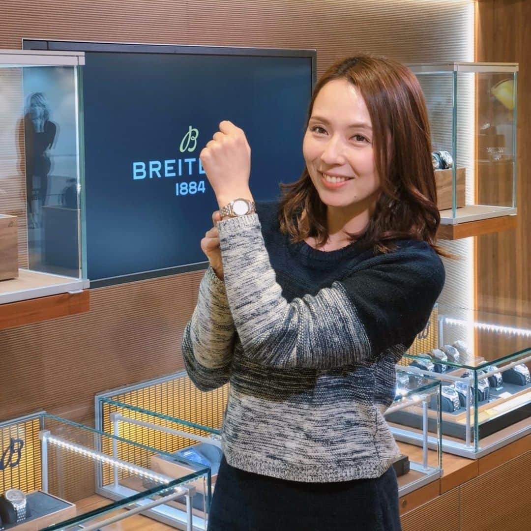 若林翔子のインスタグラム：「BREITLING つけるだけでスッと背筋が伸びる感じ😊 今回もキラキラで高級感ある時計勢揃いでした😆  #BREITLING #hfage仙台  #ミヤギテレビ #ちょっとブレイクタイム #腕時計」