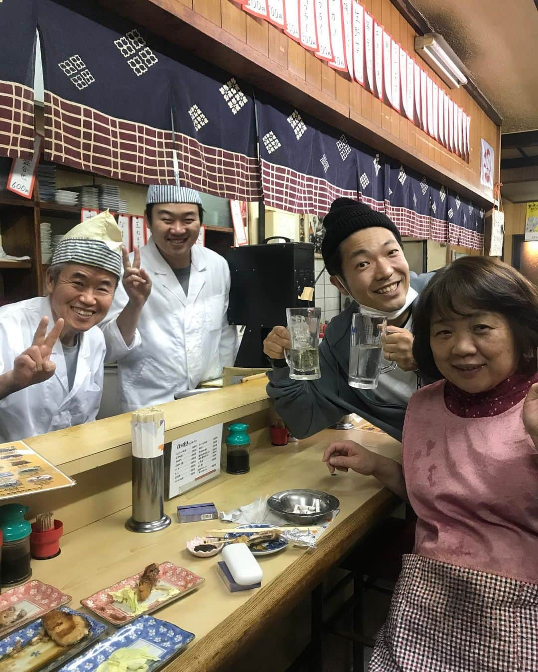 秋山賢太さんのインスタグラム写真 - (秋山賢太Instagram)「大正いいなぁ。落ち着く。 最高。あったかい。  #大正 #クラスノ #あったか家族」2月6日 18時00分 - akiyama.0624