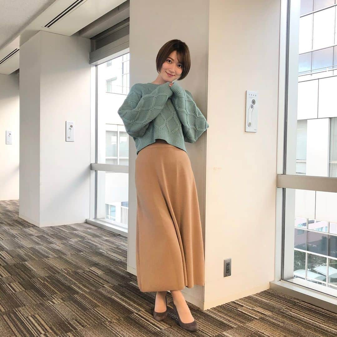 フジテレビ「めざましテレビ」さんのインスタグラム写真 - (フジテレビ「めざましテレビ」Instagram)「2月6日（木）きょう何着て行く？ ・ ファッション雑誌CanCamとコラボした お天気コーナー「きょう何着て行く？」 阿部華也子ちゃんの毎日のコーデを紹介♪ ・ 【きょうのコーデ】 コート→#31Sonsdemode 2万5000円 ニット→#エヴリス 6990円 スカート→#バナナリパブリック 1万2400円 靴→#セヴントゥエルヴサーティ 1万9000円 イヤリング→#Jouete 1万6000円 ・ 【コーデのポイント】 定番のダッフルコートのコーデ🧥 トグルの部分までホワイトでまとめたちょっぴり技ありデザインで 新鮮な印象に仕上がります👀 長め丈のスカートでまとめるとより上品に着こなせますよ☘️ ・ #めざましテレビ #きょう何着て行く？ #阿部華也子 #今日のコーデ#コーデ #CanCam #今日のファッション#ootd #きょう何着て行く？は月〜金朝6時22分ごろ放送」2月6日 18時11分 - mezamashi.tv