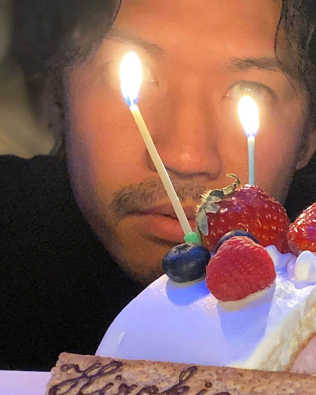 伊地知大樹のインスタグラム：「. 昨日誕生日迎えて35歳になりました🎉 . 今年はやれそうな気がします！頑張れる気がします！ . 根拠はありませんが、変な自信があります！！ . 僕の人生、この変な自信が出た時は強いです！ . みなさん、35歳の伊地知に期待して下さい✨ . #birthday #ありがとう #35th」