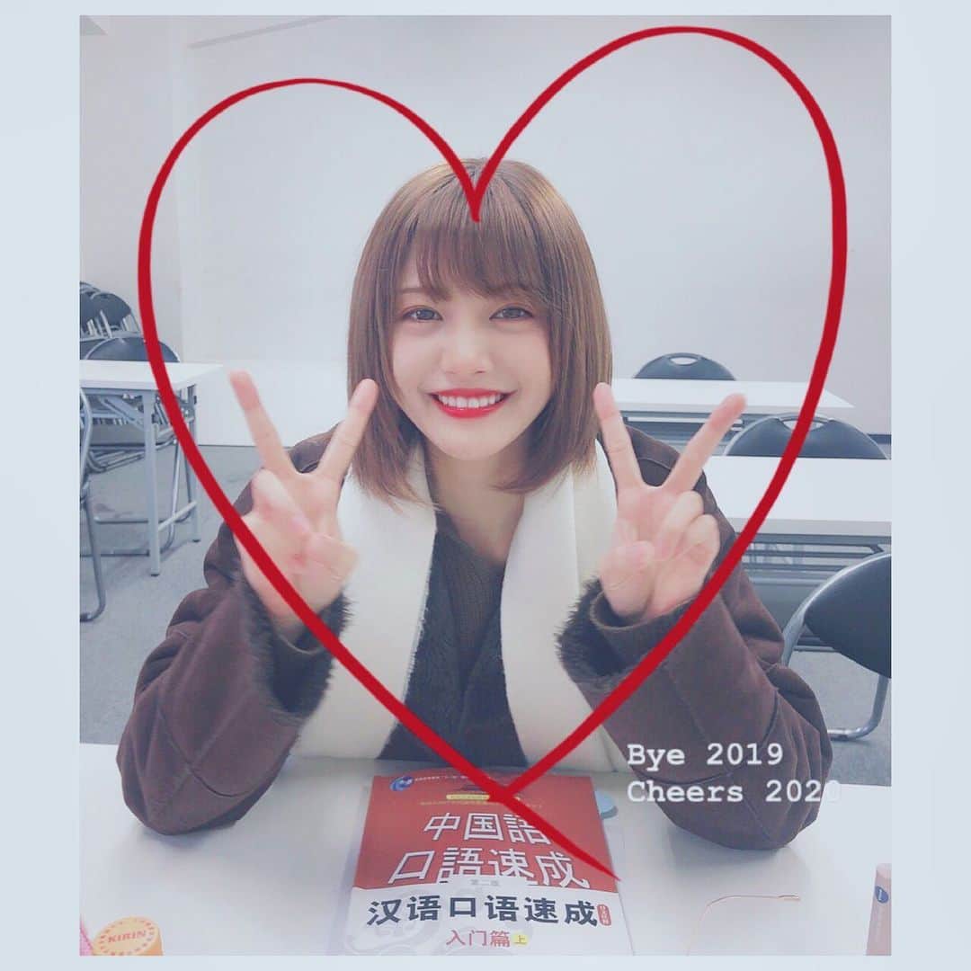 美沙玲奈のインスタグラム：「今天我学习汉语✎我想要中国朋友👬 先生がこのアプリ可愛く撮れるよ！って撮ってくれた☻」