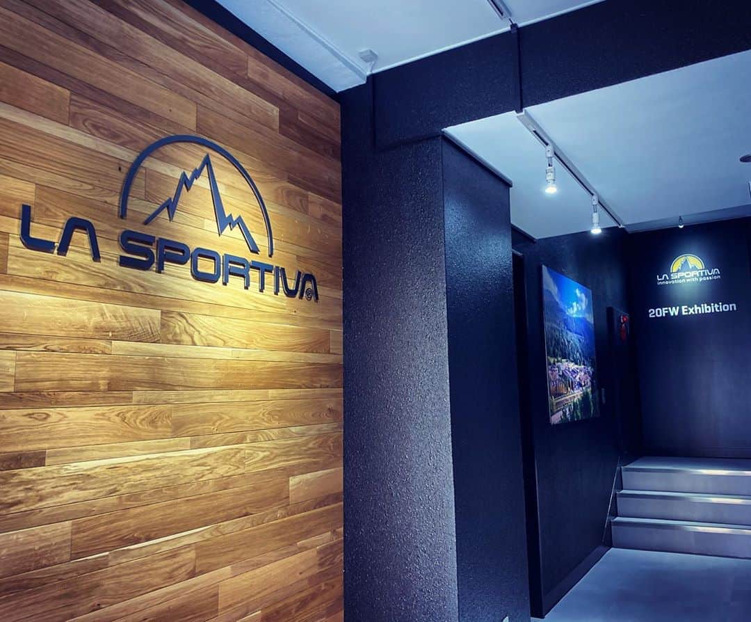 渡部桂太さんのインスタグラム写真 - (渡部桂太Instagram)「LaSportivaJapan 2020FW Exhibition 大変お世話になっております。 スポルティバジャパン🇯🇵2020FW展示会へ たまたま居合わせた岡野さん👉 @prosetclimbinghold と久々にお話しできたり、他のアスリートとも交流でき良い一日となりました🙏 岡野さんは東京オリンピックのスポーツクライミング競技・リード種目のセッターに選出された事もあり、絶賛リードトレーニング中だそうです。 機会があれば一緒に練習したいな😁 @lasportivajp  @lasportivagram  #lasportiva #xhibition #2020fw  #italy #madeinitaly」2月6日 18時41分 - keita_watabe