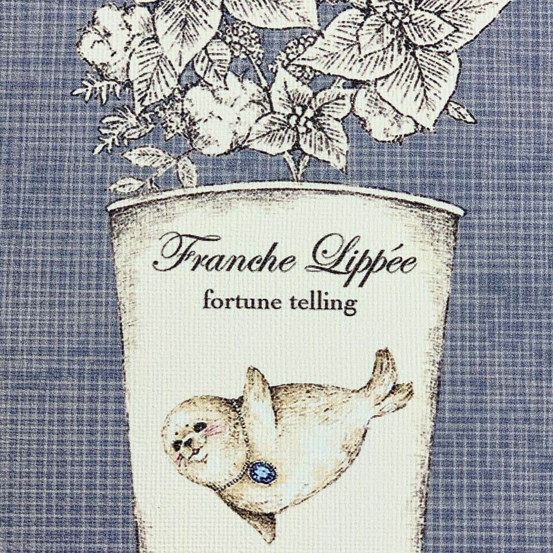 franche lippee officialさんのインスタグラム写真 - (franche lippee officialInstagram)「・ 新しいテキスタイル 『Fortune』🔮🧙‍♀️✨ ・ ・ #franchelippee #フランシュリッペ #バンビ #bambi #ねこ #しろねこ #白ねこ #にゃんこ #あざらし #アザラシ #うさぎ #rabbits #りす #青い鳥 #げっ歯類 #花のある暮らし #花柄 #flower #textiledesign #textile #テキスタイル #くま #こぶた #くりぼー #イラスト」2月6日 18時43分 - franchelippee