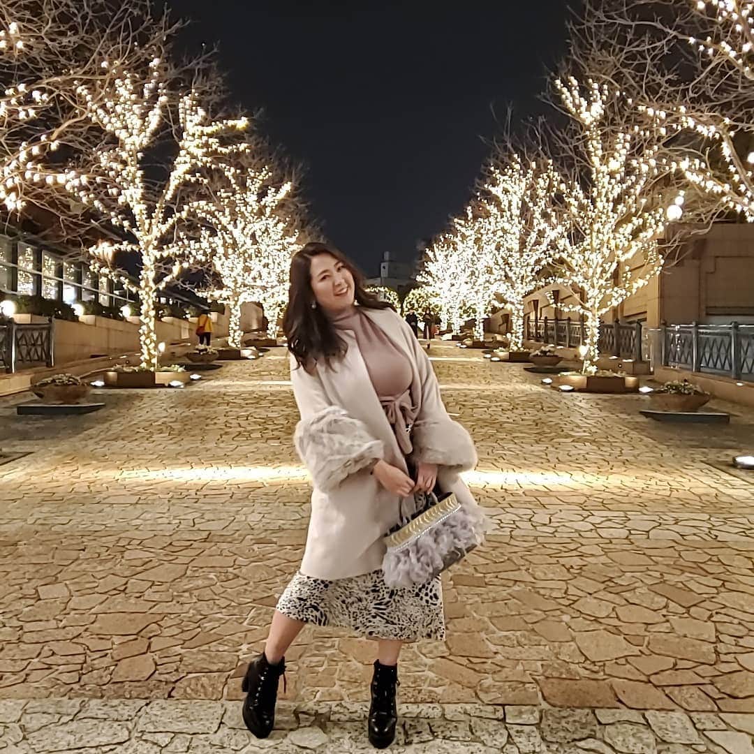 うさまりあのインスタグラム：「. . . 最近やっと髪が伸びて洋服も選びやすくなった☺️もう春服買わないとね🌸✨ . . . ............／ ❤️😀 code　!! ............＼ . Coat‥@fray_id Tops‥@chilleanap_official Skirt‥@forever21 Shose‥@esperanza_official Bag‥@fuangfaselect . だいたいお洋服のサイズはL〜XL又はLLです♡ . . .」