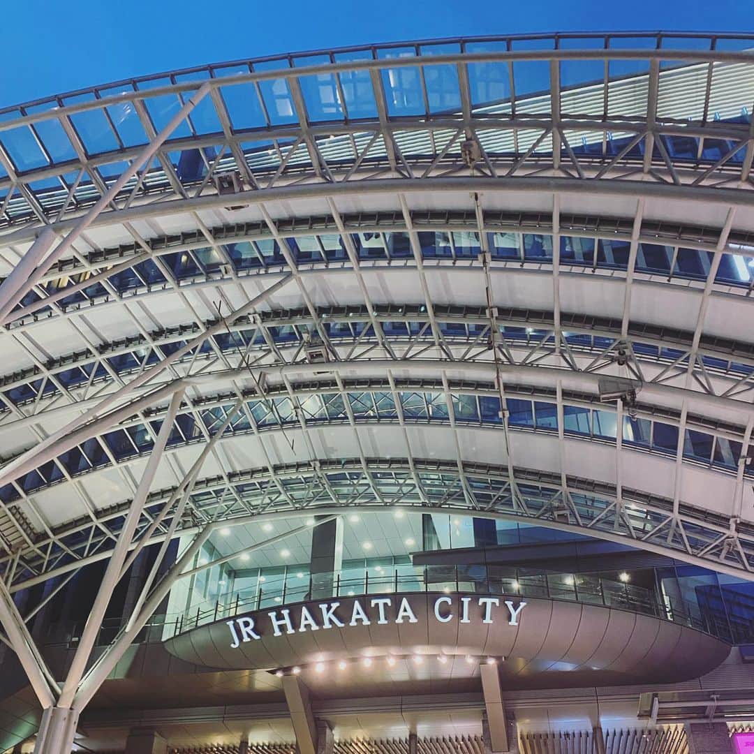 山田稔明さんのインスタグラム写真 - (山田稔明Instagram)「JR HAKATA CITYにイン。このあと19時15分頃からFM福岡「Hyper Night Program GOW!!」に生出演します。#gth_memori」2月6日 18時59分 - toshiakiyamada