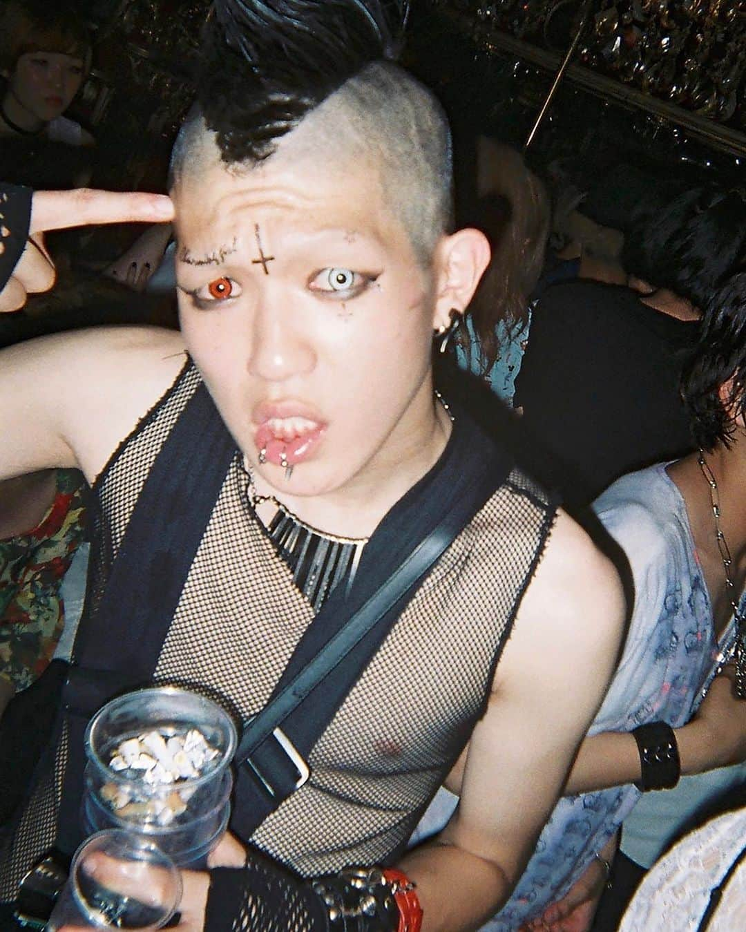 東京DANDYさんのインスタグラム写真 - (東京DANDYInstagram)「I've always admired/was envious of how Japanese guys took cues from existing style genres and twisted them into something uniquely their own (without seeming contrived). Japanese Punk | Shibuya, Tokyo | 2012 パンクな日本人 | 東京都・渋谷 | 2012年  From DISPOSABLES book which is available now at DOVER STREET MARKET GINZA, AOYAMA BOOK CENTER, HMV&BOOKS SHIBUYA, DAIKANYAMA T-SITE, GINZA T-SITE, KYOTO OKAZAKI T-SITE, TSUTAYA ELECTRICS, TSUTAYA TOKYO ROPPONGI, and online at SHASHASHA & TWELVEBOOKS ONLINE. (Working on EUROPE and US distribution and more soon)  #PhotoBook #DisposablesBook #Japan #ArtBook #Festival #DisposableCamera #35mm #祭り #使い捨てカメラ #Punk #JapanesePunk #JapaneseFashion」2月6日 19時08分 - tokyodandy