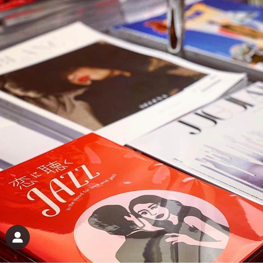 RIKAPEPEのインスタグラム：「色んな場所でキャンペーンをさせていただいた『恋に聴くJAZZ』ですが、なんと残り10冊ほどになりまして。有難いことに沢山の方々の目に触れる機会をいただき、インスタを見て買って下さった方も多く、サプライズの連続でした🥺ありがとうございます！ 皆さまと一緒に冒険出来たような、そんな優しい気持ちに包まれています❣️ 現在は、代官山蔦屋書店の店頭とオンラインのみでのお取り扱いとなります。残り少ないですが、プロフィールにリンク貼っておりますので、ご興味ある方は是非ご覧くださいませ🙏🌹 #恋に聴くJAZZ #ZINE @sakaisalie  @yuzo__t  @0391orihakat  @iammarikooo  @suitbar_daikanyama  #代官山スタジオ  #喫茶茶会記  @daikanyama.tsutaya.mag  @daikanyama.tsutaya」