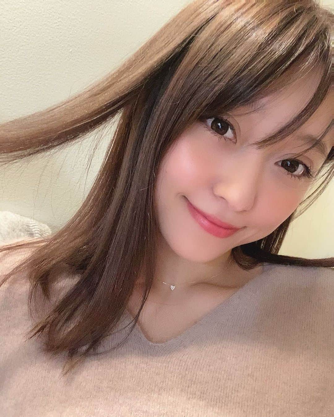 堤ゆきみさんのインスタグラム写真 - (堤ゆきみInstagram)「U-REALMottoで川田さん（@shingo_kawada）カラー✨今回は少し明るめで透明感のあるベージュカラー。前髪も絶妙な長さに切ってもらいました🌙いつもありがとうございます。」2月6日 19時30分 - yukimi_tsutsumi