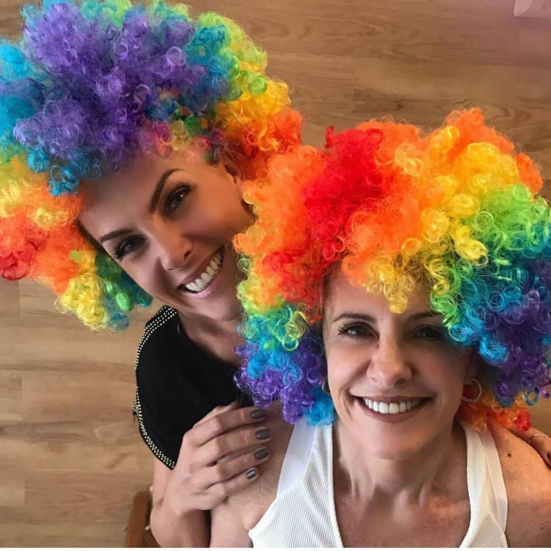 Ana Hickmannさんのインスタグラム写真 - (Ana HickmannInstagram)「Amiga linda! Divertida !!!! Alma de criança!!! Feliz aniversário @giselahaddadestetica 🥳!!!!! Desejo a você muito amor, saúde, sucesso e que papai do céu te cubra de bençãos 🙏 . Parabéns pelo seu dia!!!!」2月6日 19時28分 - ahickmann