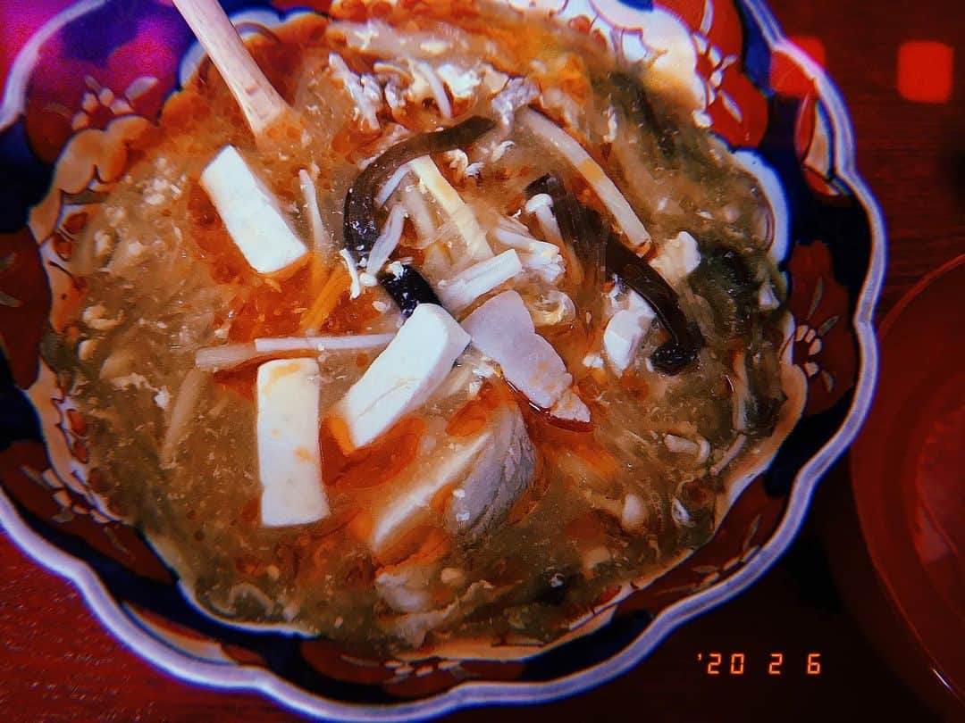 奥村佳恵のインスタグラム：「🙏🏻🔥 #kae_gohan  #かえごはん  #酸辣湯  #酸辣汤  #hotandsoursoup  #chinesefood  #武汉挺住  #武汉加油  #中国挺住  #中国加油」