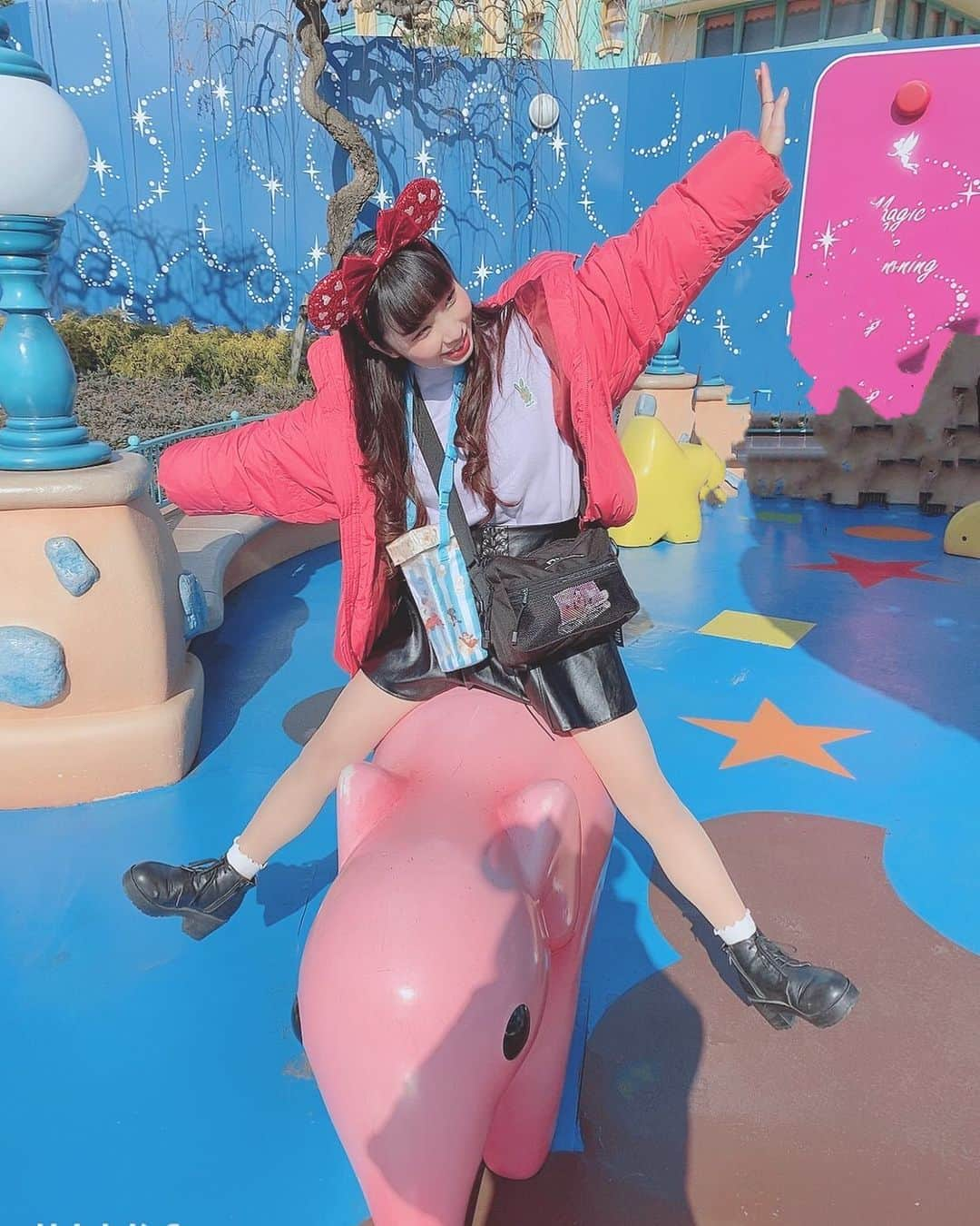 ゆりさんのインスタグラム写真 - (ゆりInstagram)「ぞうさんとのツーショット🐘💗 #ディズニーランド #ディズニー #トゥーンタウン」2月6日 19時37分 - yuri_rosario_c