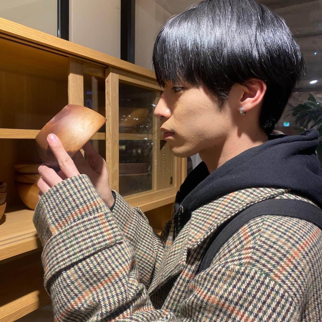 のインスタグラム：「Shopping with my brother. . Photographer is brother. . . 弟とお買い物！ . . #ショッピング  #彼女目線 #彼氏とデートなうに使っていいよ #shopping #brother #セクメン　#せくらば #セクラバ #大谷悠哉 #yuyaOtani」