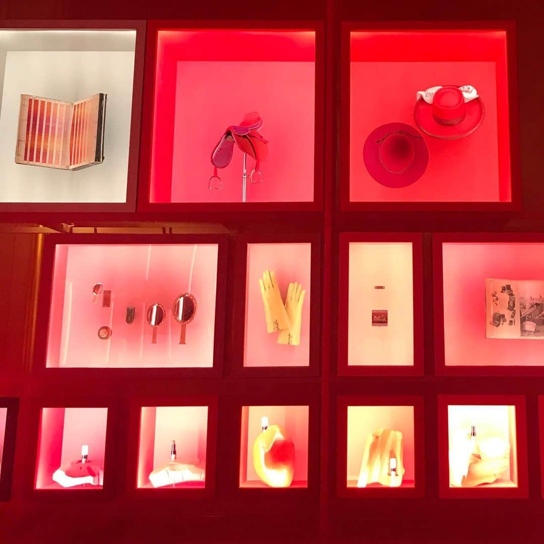 装苑さんのインスタグラム写真 - (装苑Instagram)「エルメスの口紅「ルージュ・エルメス」の発表会がパリで開催されました。定番カラーは24色。コスメティックの世界への第一歩となるそうで、これからの展開が楽しみです。 3月4日に発売予定。(パリ支局) #hermesbeauty #rougehermes」2月6日 20時22分 - soenonline