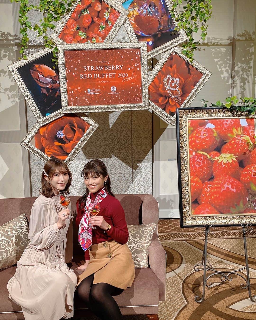 Yuika Matsuさんのインスタグラム写真 - (Yuika MatsuInstagram)「いちごの季節がやってきた🍓𓂂𐬹 . . . 「ジュエリー」をテーマにした 大人気のストロベリーブッフェがスタート✨ どれも繊細で、とても美味しい♡♡ . . 苺スイーツもフードも20種類以上👏🏻 私が嬉しかったのが フードがとにかく美味しいの！！ . スイーツだけじゃなくて フードも楽しめるから時間いっぱいまで @emiko_s2 と一緒に楽しみました😍 . . . . . 📍場所: ラ・スイート神戸オーシャンズガーデン 2020年2月4日(火)・5日(水)・6日(木) 2020年3月10日(火)・11日(水)・12日(木) 2020年4月14日(火)・15日(水)・16日(木) 時間: 11:30受付　12:00～14:00 . . .  #ホテルブッフェ#ストロベリースイーツ#いちごマニア#いちごスイーツ#いちご#いちごタルト#神戸ケーキ#神戸カフェ#神戸スイーツ#いちごブッフェ#ラスイート神戸オーシャンズガーデン#ラスイート神戸」2月6日 20時26分 - yuika00802