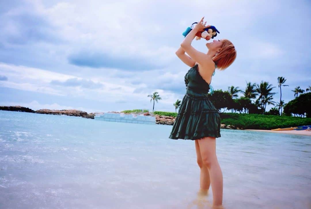 五月千和加さんのインスタグラム写真 - (五月千和加Instagram)「. 今日からまたハワイに来てるよ🌺❤️ . #hawaii #waikiki #honolulu #beach #ocean #shore #dress #aulanidisneyresort #disney #mickeymouse #ハワイ　#ワイキキ　#ホノルル　#ミッキー　#アウラニ　#ワンピース」2月6日 20時28分 - satsuki_senwaka