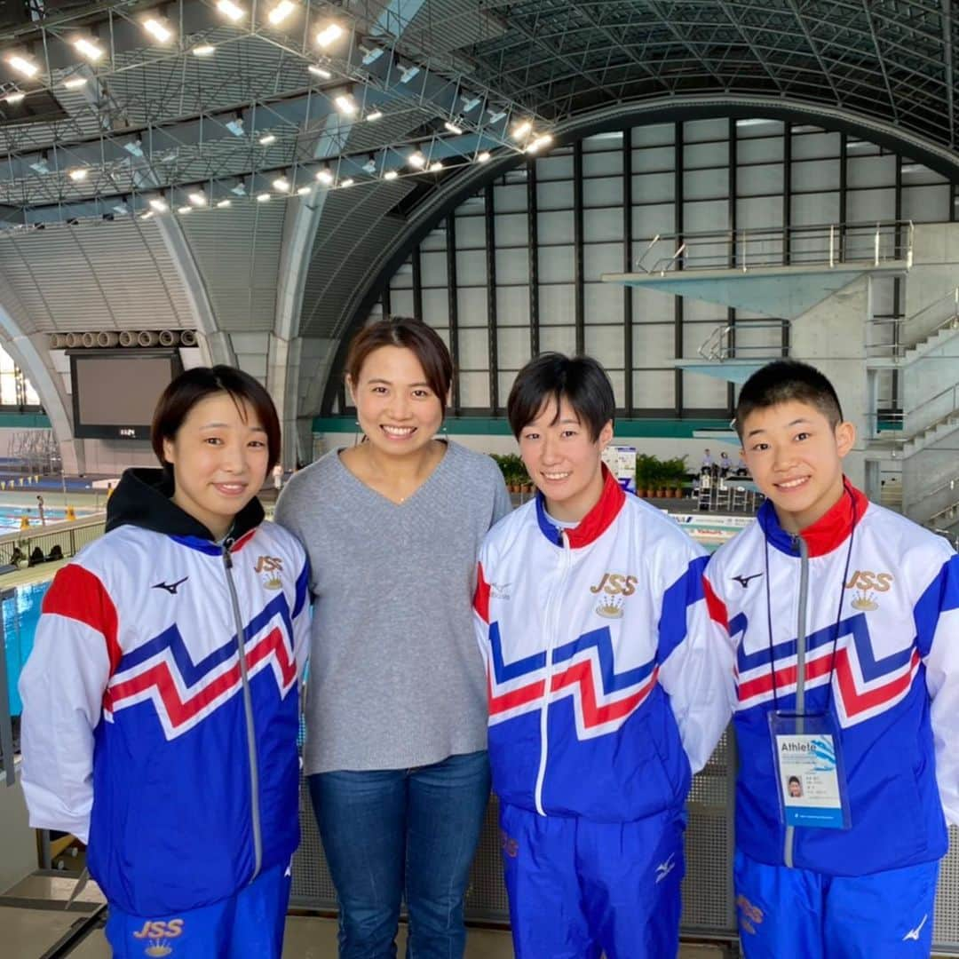 平野 早矢香さんのインスタグラム写真 - (平野 早矢香Instagram)「今日はお休みだったので、飛び込み国際大会派遣選考会を観戦に行きました‼️ ミキハウスの坂井丞くんの応援をしながら、オリンピックの代表に内定している寺内さんに横で解説をしてもらえるという贅沢な時間を過ごしました✨✨ 細かい採点のポイント・選手がどんなところを意識しているかなどなど、たくさん教えてもらい勉強になりました😄印象的だったのは、寺内さんがボードを足で掴む！と話していましたが、卓球でも良くボールを掴むって言うんですよね😆そんな話でも盛り上がりました‼️女子の高飛込も少し観られましたが、10メートルもあるとまた迫力が違う😱😱😱やっぱり現場に行って分かることが多いですね✨✨ 明日2月7日(金)は #テレビ朝日 #グッドモーニング  #朝6時から #生出演です  今日は色々な人に会えました💕 #ミキハウス #坂井丞くん #寺内健さん #若いスター #玉井陸斗選手  #板橋美波選手  #荒井祭里選手」2月6日 20時34分 - sayakahirano0324