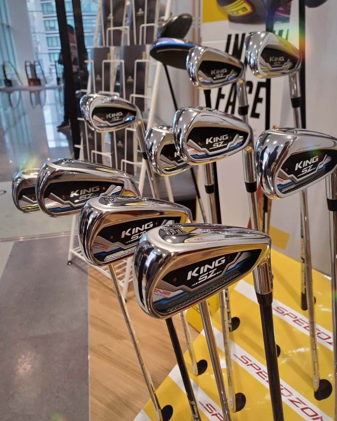 保坂玲奈さんのインスタグラム写真 - (保坂玲奈Instagram)「____ @cobragolf_japan #cobragolfjapan ⛳ . . . ○#PUMAゴルフ 新作のローンチへ行ってきました︎☺︎ . . ‪‪❤︎‬2020年#COBRA新クラブ#SPEEDZONE‪‪ ❤︎‬ ○エラーがなかなか治らず冬眠していて 久しぶりに#試打 で#クラブ を握って不安でしたが、 #安定性 とパワーが素晴らしく、 #ミスに強い 打感で気持ちよかった😍 . . ○#COBRA の#ウッド は私も普段から #スタメンクラブ として 愛用させていただいてるけど (#リッキーファウラー さんと一緒だよ🤭) 更に揃えたい欲が増したよ😳😳 . ○デザインもブラック×ピンクかっこよくて可愛いなぁ💞 . . #寺西飛香留 プロ可愛いのにスイングは凄かった🥺⛳ . . . @pumagolf_japan 新作シューズ #CAGED も素敵だったので 次回詳細アップします👟✨ . . . #FACEofFASTER#pumagolfjapan#新感覚xホールド感#TOOFAST#MYゴルフスクワッド#ゴルフ女子#ゴルフ上達したい」2月6日 20時36分 - __renao_0707