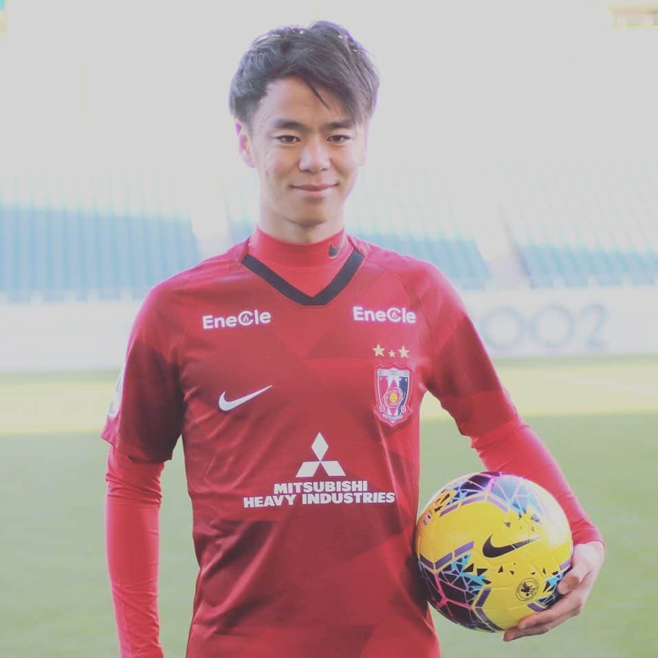 のインスタグラム：「22歳になりました😎 #誕生日 #22歳 #浦和レッズ #13 #伊藤涼太郎」