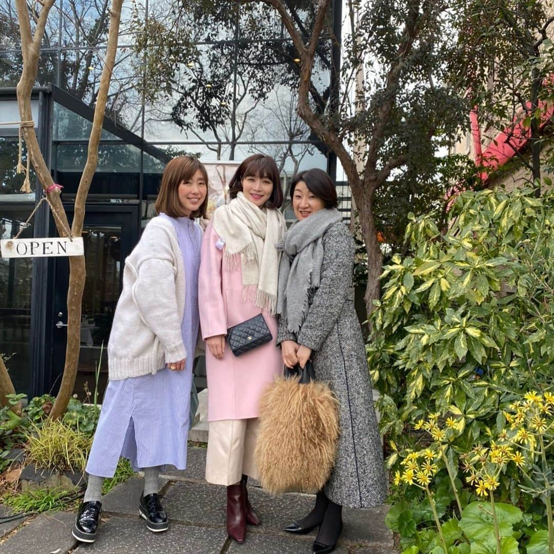 芝本裕子さんのインスタグラム写真 - (芝本裕子Instagram)「昨日は、 @rottensato さんと @miyofukui 先生とご一緒させて頂きました❤️話題は、かなり多義に渡りとっても楽しかったです‼️ いろんなことを教えて頂いてかなり勉強になりました💕また近々お会い出来るといいな😆  #美余先生 #beautytalk #shiba_u」2月6日 21時06分 - yukoshibamoto