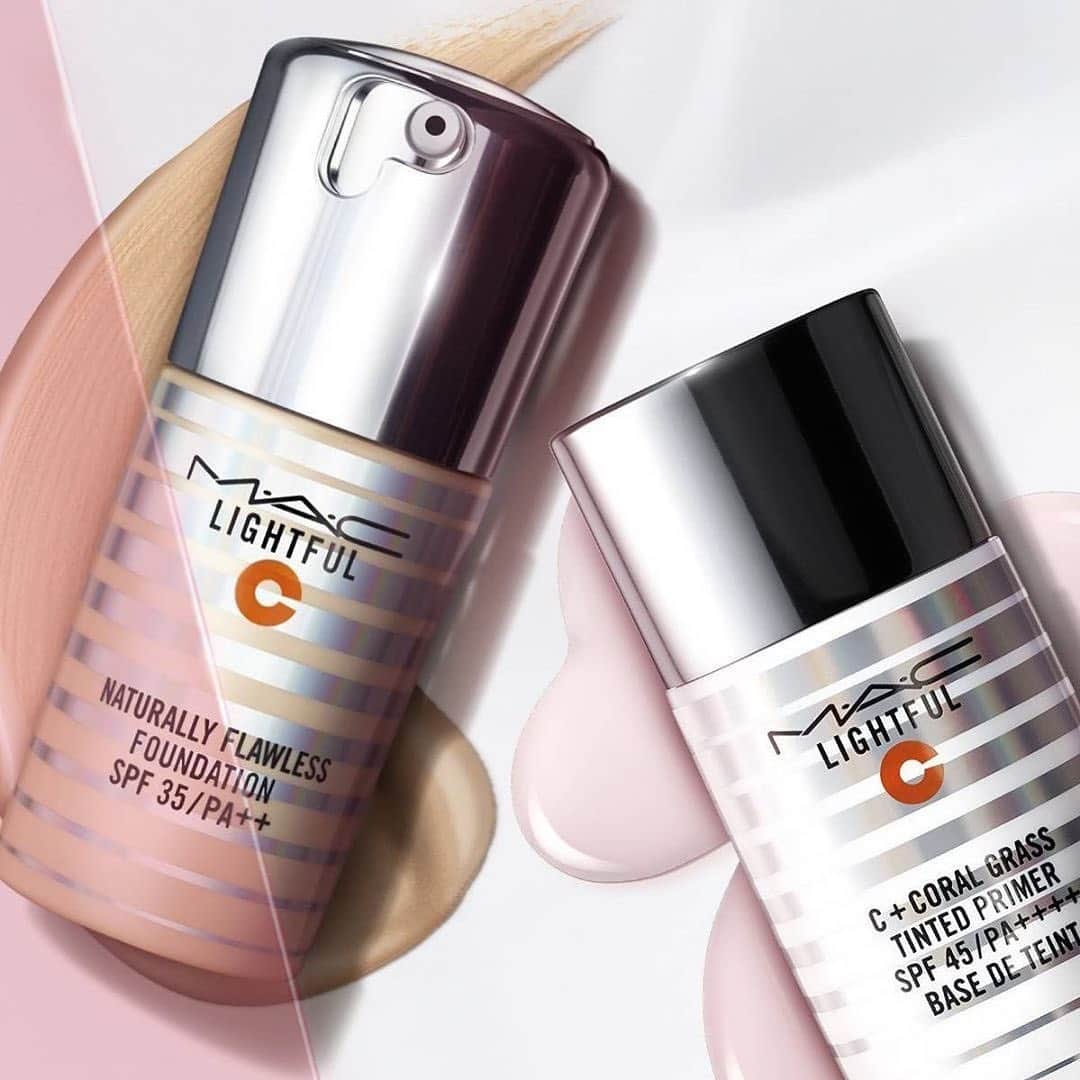 M∙A∙C Cosmetics Japanのインスタグラム：「ㅤ ライトフル C シリーズで手に入れる、スポットライトをフルに浴びたような輝くツヤ肌✨ 透明感のあるツヤマット肌を演出する「ライトフル C+ SPF 30 ファンデーション」をチェックして。  ㅤ 【期間限定キャンペーン開催中】お好きなファンデーション製品を含む8,250円(税込)以上お買い上げの方にはオリジナルLEDミラー(数量限定)をプレゼント🎁 LEDミラーはスワイプして2枚目をチェック👉  ㅤ ㅤ ※なくなり次第終了。プレゼントが在庫切れになった場合、在庫切れのプレゼントはお渡し出来ませんのでご了承ください。 ※プレゼントはM・A・C公式オンラインショップ、店頭共にお1人様1会計につき1個までとなります。 ※M・A・C公式オンラインショップにおいて、プレゼントがショッピングカートに表示されますのでご確認ください。ショッピングカートに表示されない場合は、在庫切れとなります。  ㅤ ㅤ #MACLightfulC #SpotlightReady #MACライトフル #MACCosmeticsJapan #MACコスメ #MACCosmetics #コスメ #メイク #ファンデ #ファンデーション #リキッドファンデーション #ベースメイク #カバー力 #ツヤ肌 #ツヤ #テカらない #makeup #basemakeup #cosmetics #foundation #beauty」