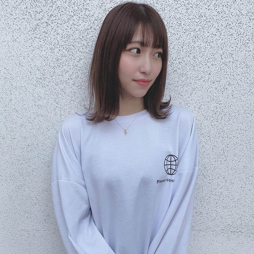 山下エミリーさんのインスタグラム写真 - (山下エミリーInstagram)「髪の毛染め直してきた🙋‍♀️ それと毛先と前髪少し切ってもらった✌︎ #大名 #福岡美容室  #カラー #ヘアカラー」2月6日 21時00分 - emiri_hkt48