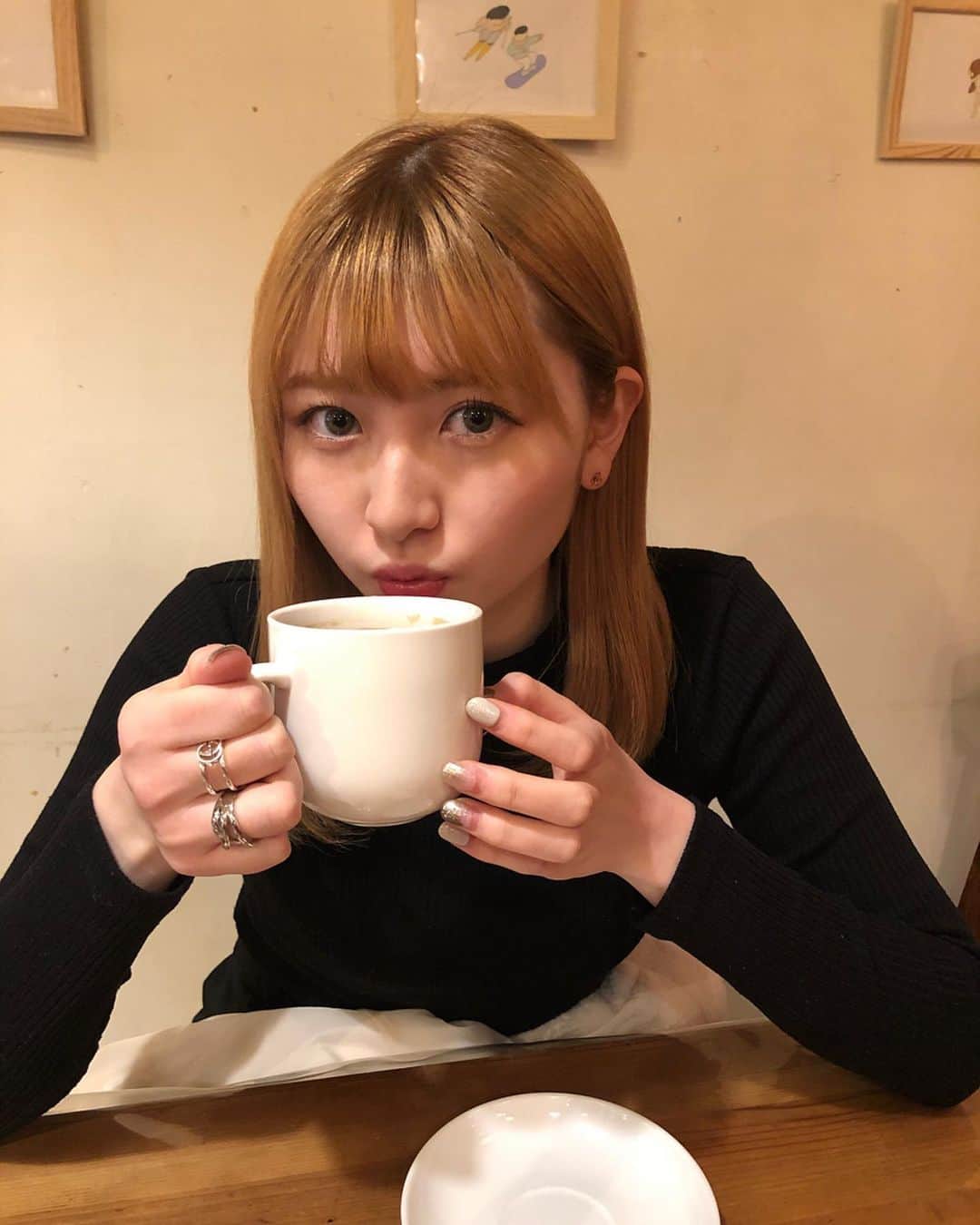 尾形春水さんのインスタグラム写真 - (尾形春水Instagram)「最近寒すぎん？！！﻿ あったかいコーヒーが一層美味しい✌︎﻿ #カフェ #原宿カフェ #東京カフェ #はるなのカフェ活」2月6日 21時02分 - harunaogatajp