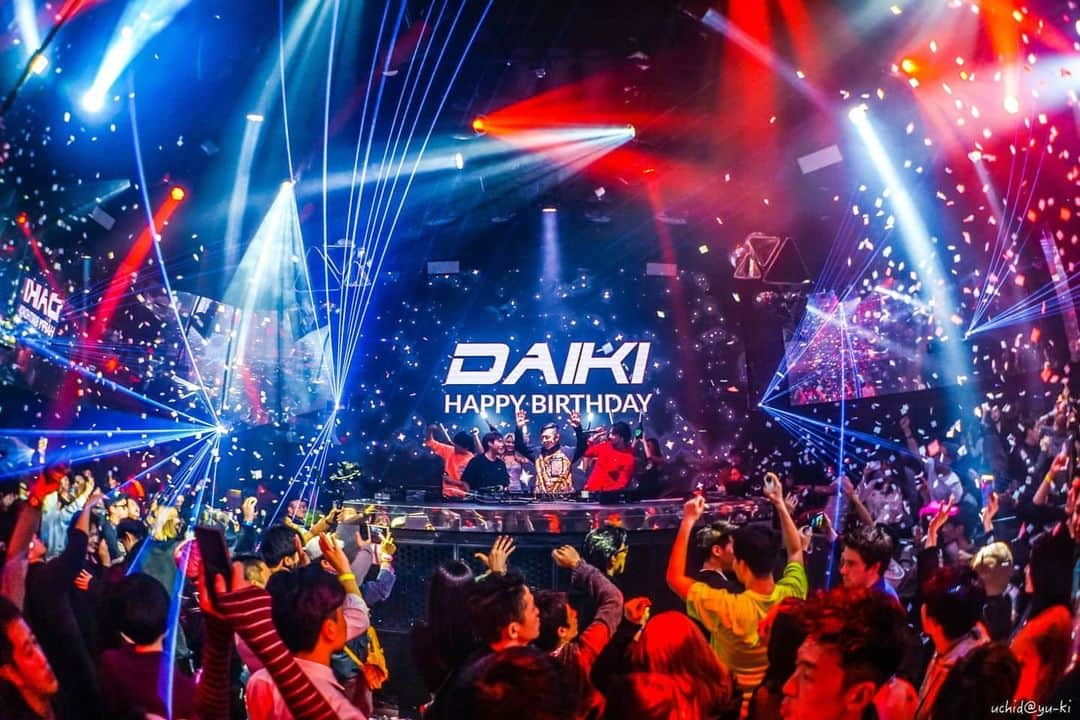 DJ DAIKI（若林大輝）さんのインスタグラム写真 - (DJ DAIKI（若林大輝）Instagram)「🎉🎂✨🍾 Love my friends😭」2月6日 21時05分 - daiki.wakabayashi