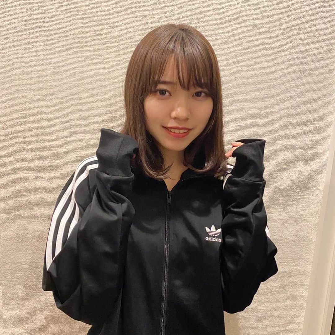 横山キラのインスタグラム：「たまにはこういう格好もあり . . . . #アディダス女子 #adidas  #お洒落さんと繋がりたい #モデル #メイク #サロンモデル #ポートレート #ジャージ女子」